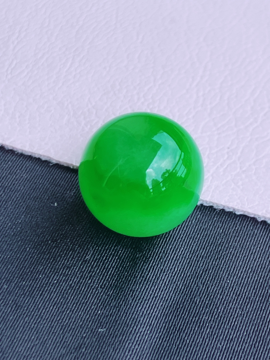 翠绿大圆珠，色美清爽，尺寸13/自然光实拍
