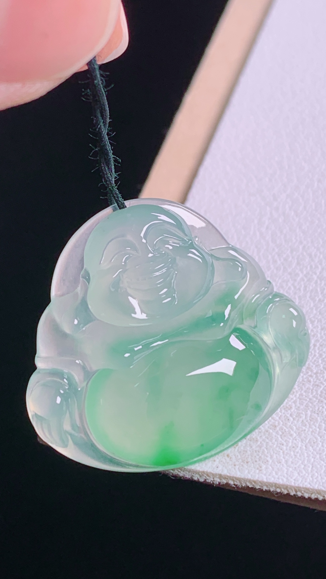 ️冰飘绿佛公 翠色灵动，冰清玉洁，无裂 尺寸:25.1-27.2-5.7mm 3
