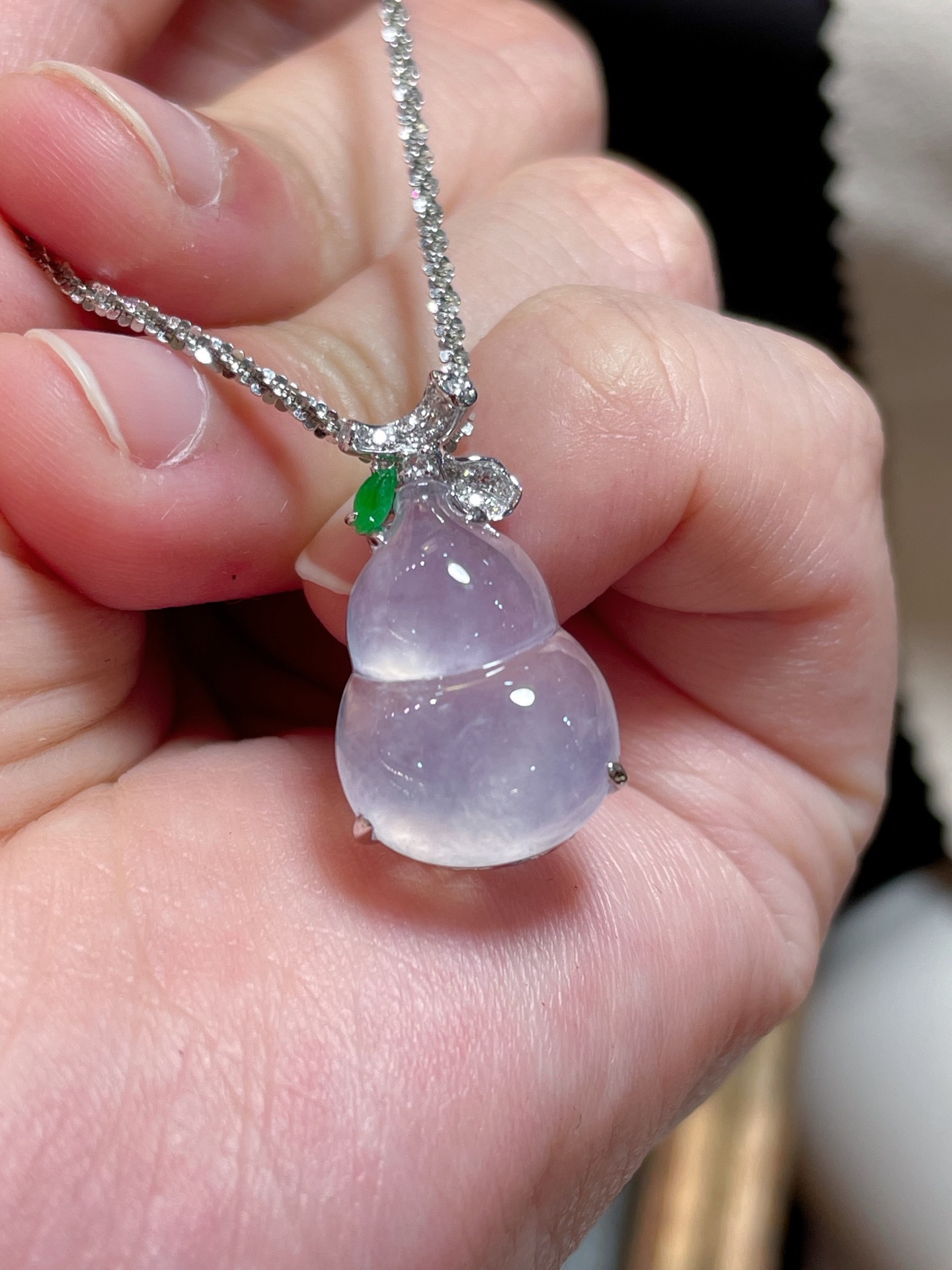 ️ 翡翠葫芦吊坠，起荧光，种水好好裸石很饱满，专挑好品相，18k镶嵌，17-12.1-6