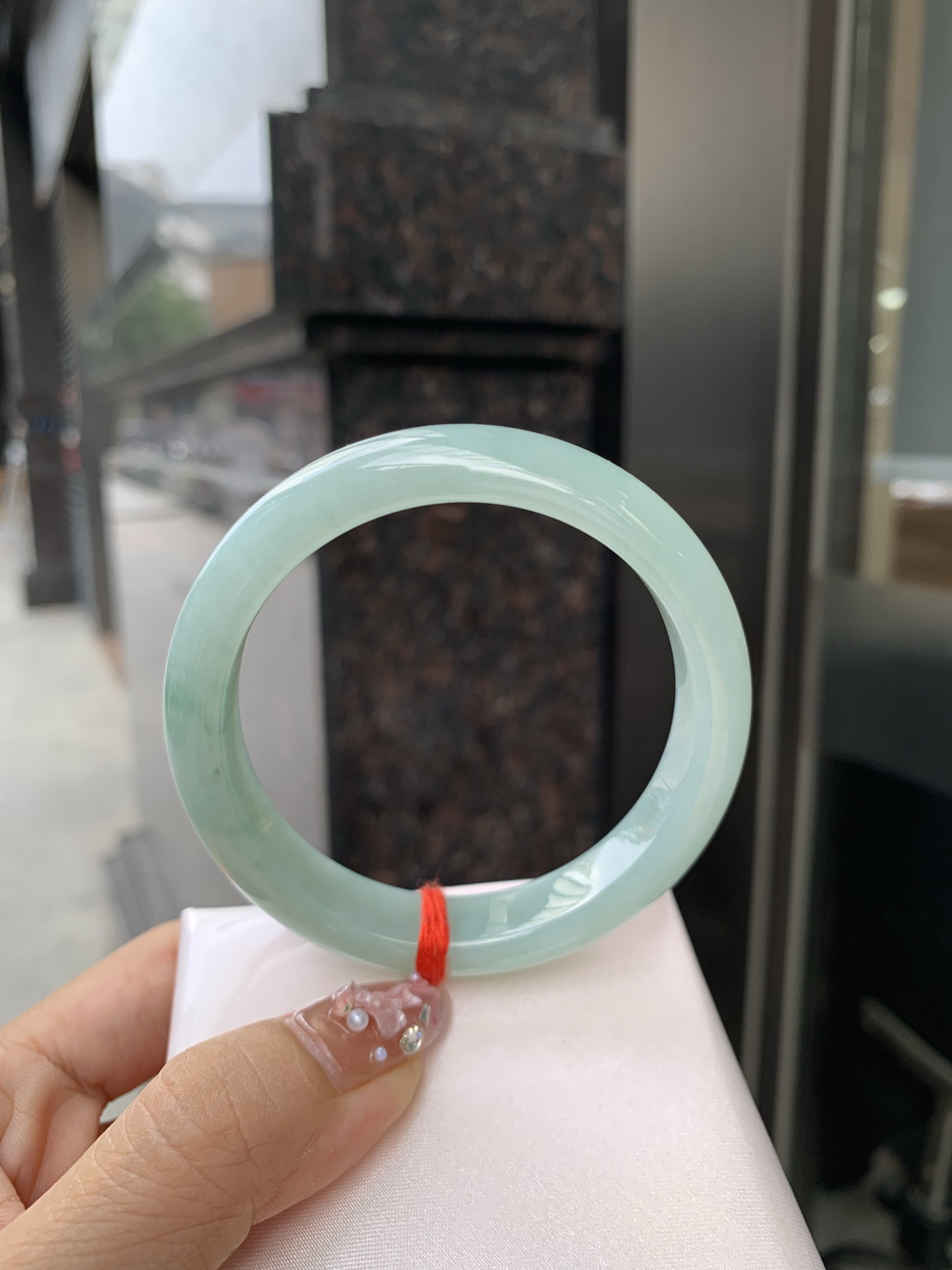 蓝水正圈 56.5-7.9-11.9 0606-SJ-119 无裂，底妆水润细腻，一汪蓝水落玉镯。腕间藏尽山间清泉色，自带静谧清冷氛围感。