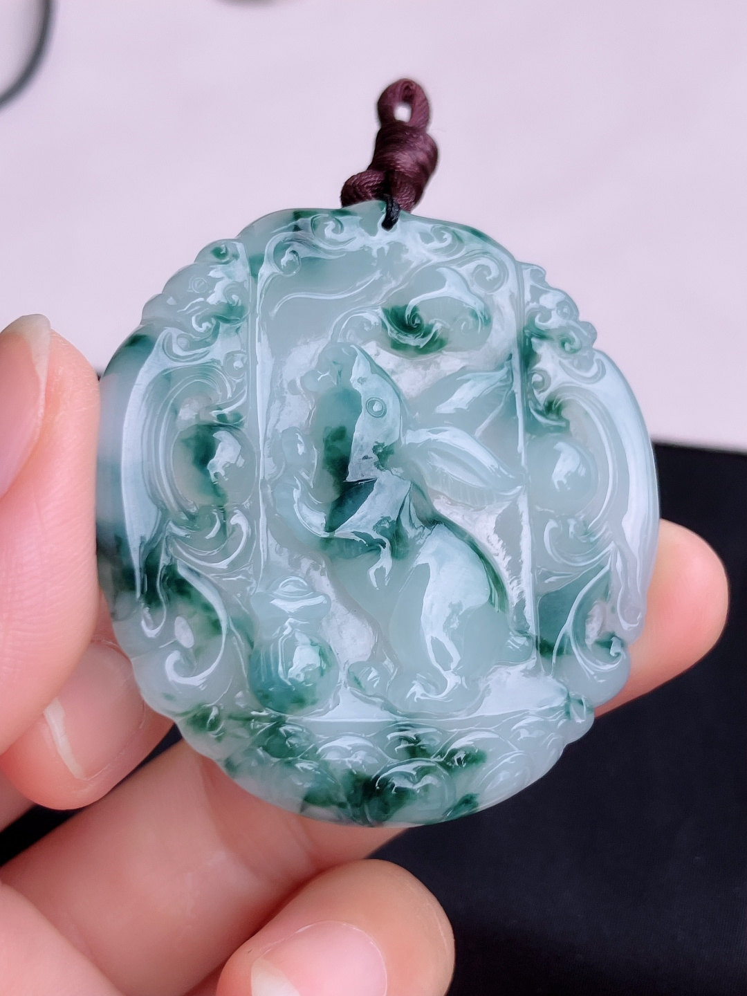 冰飘花生肖兔牌，花色清爽，尺寸50.3/48/6/自然光实拍