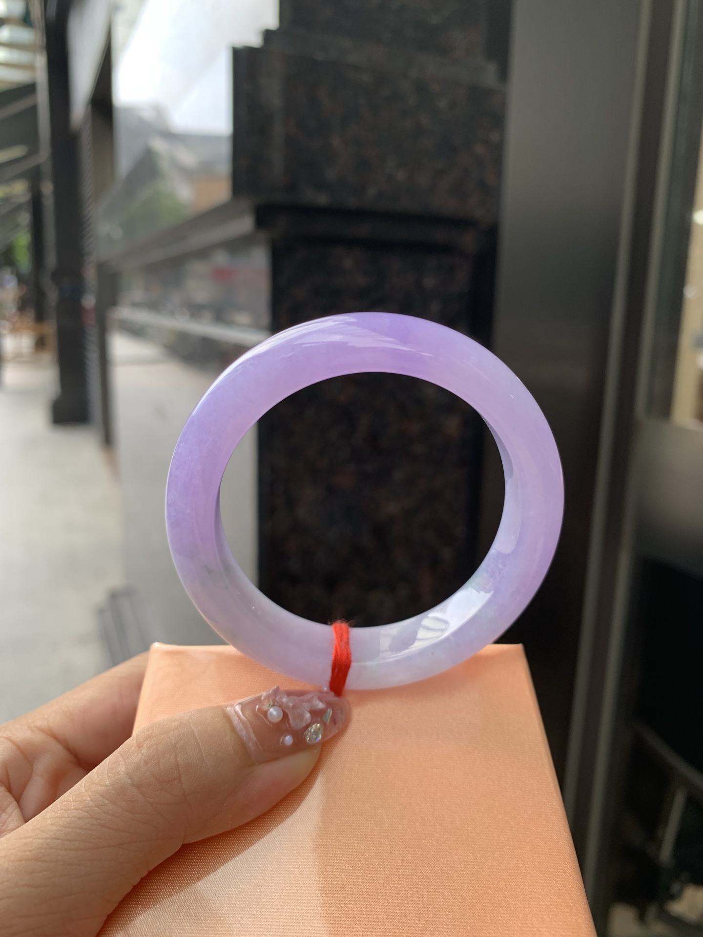 正圈 52.2-8.5-11.5 0606-N912 打灯长纹，底妆水润，满圈紫罗兰吸睛抢眼，浪漫迷人，仙气飘飘，优雅高贵显气质，感满满，满满紫罗兰底色均匀不失色，不同光线不一样视觉感受