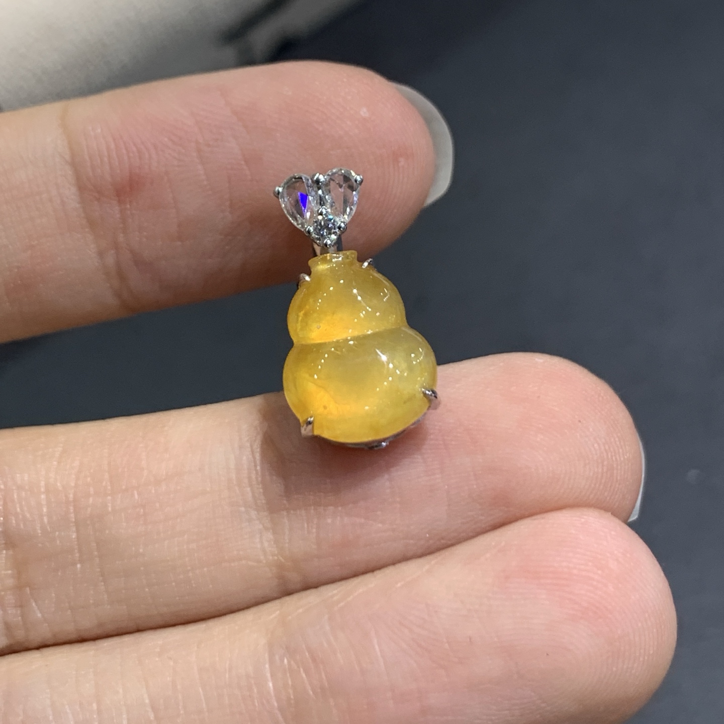 🩷0605🩷 冰黄葫芦 冰透 颜色均匀 18k真金真钻镶嵌 整体:17.6-9.2-7 裸石:11.3-9.2-3.4