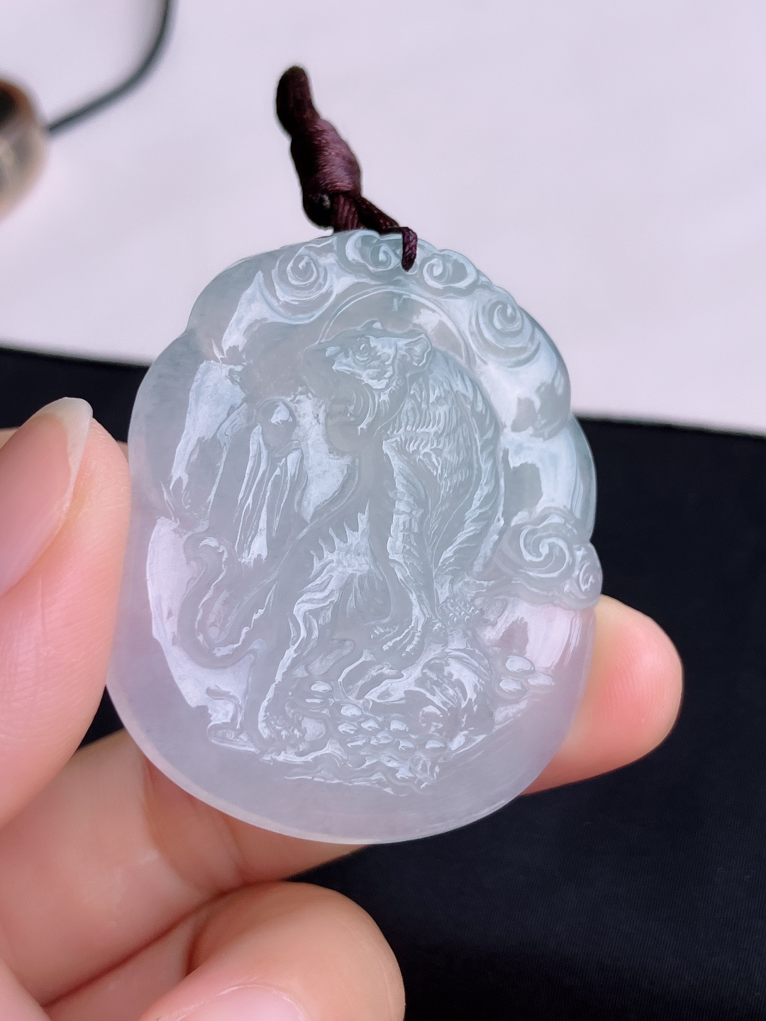 冰透生肖虎牌，晶莹剔透，尺寸46.5/40/5.6/自然光实拍