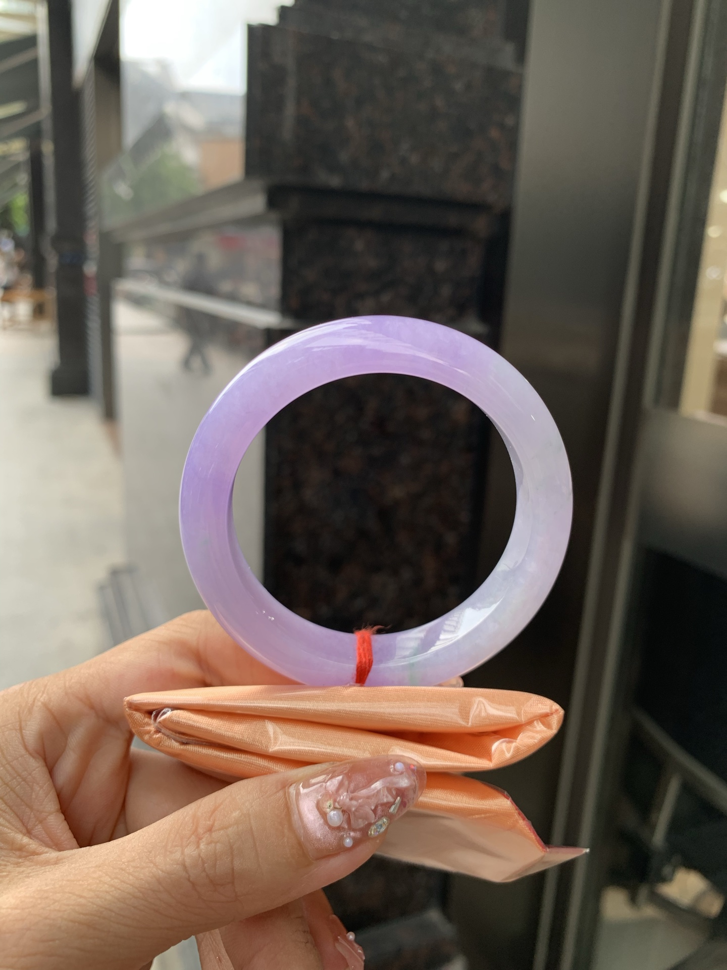 正圈 52.2-8.5-11.5 0606-N912 打灯长纹，底妆水润，满圈紫罗兰吸睛抢眼，浪漫迷人，仙气飘飘，优雅高贵显气质，感满满，满满紫罗兰底色均匀不失色，不同光线不一样视觉感受