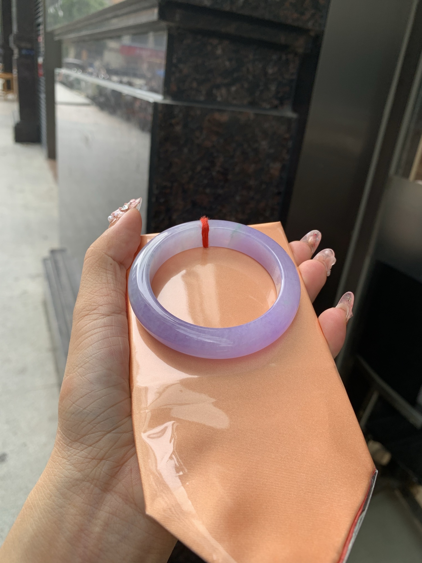 正圈 52.2-8.5-11.5 0606-N912 打灯长纹，底妆水润，满圈紫罗兰吸睛抢眼，浪漫迷人，仙气飘飘，优雅高贵显气质，感满满，满满紫罗兰底色均匀不失色，不同光线不一样视觉感受
