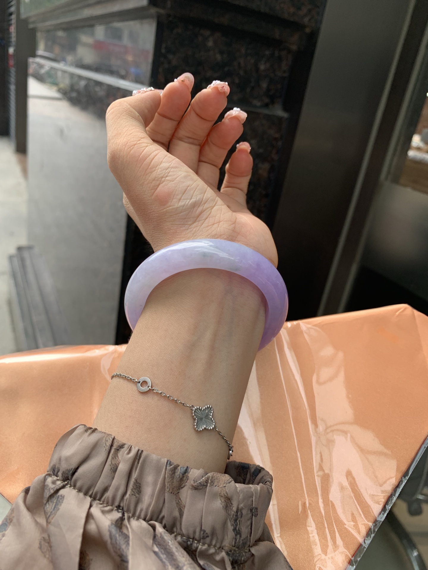 正圈 52.2-8.5-11.5 0606-N912 打灯长纹，底妆水润，满圈紫罗兰吸睛抢眼，浪漫迷人，仙气飘飘，优雅高贵显气质，感满满，满满紫罗兰底色均匀不失色，不同光线不一样视觉感受