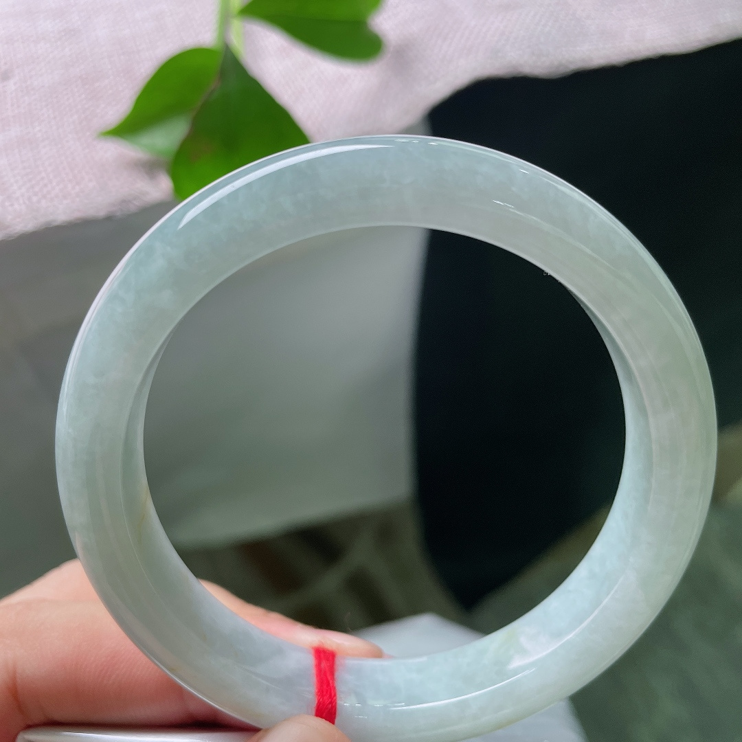 58.1/11.5/8.5，淡绿底正圈，洒金，水润，肉质细腻，佩戴温柔，晶体，ss54092a