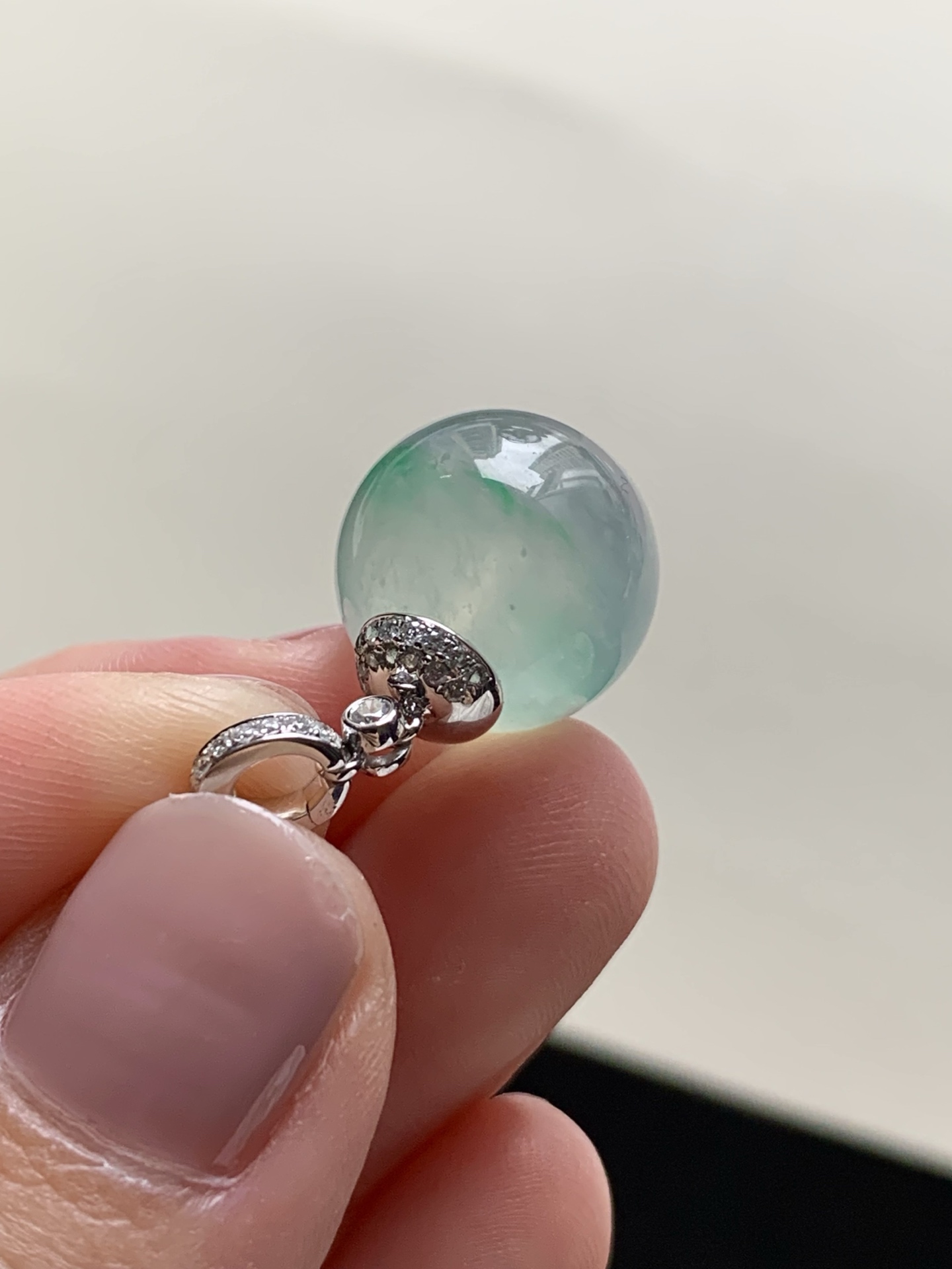 ️【18k金镶嵌珠子吊坠】飘花灵动，种老细腻形体佳尺寸：成品：22.7*12.6，裸石：12.6,a5466