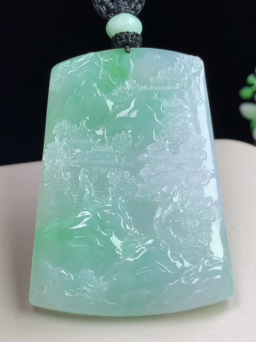 冰飘绿山水牌，无裂，尺寸52.2-36.5-6.6mm，L06mzt