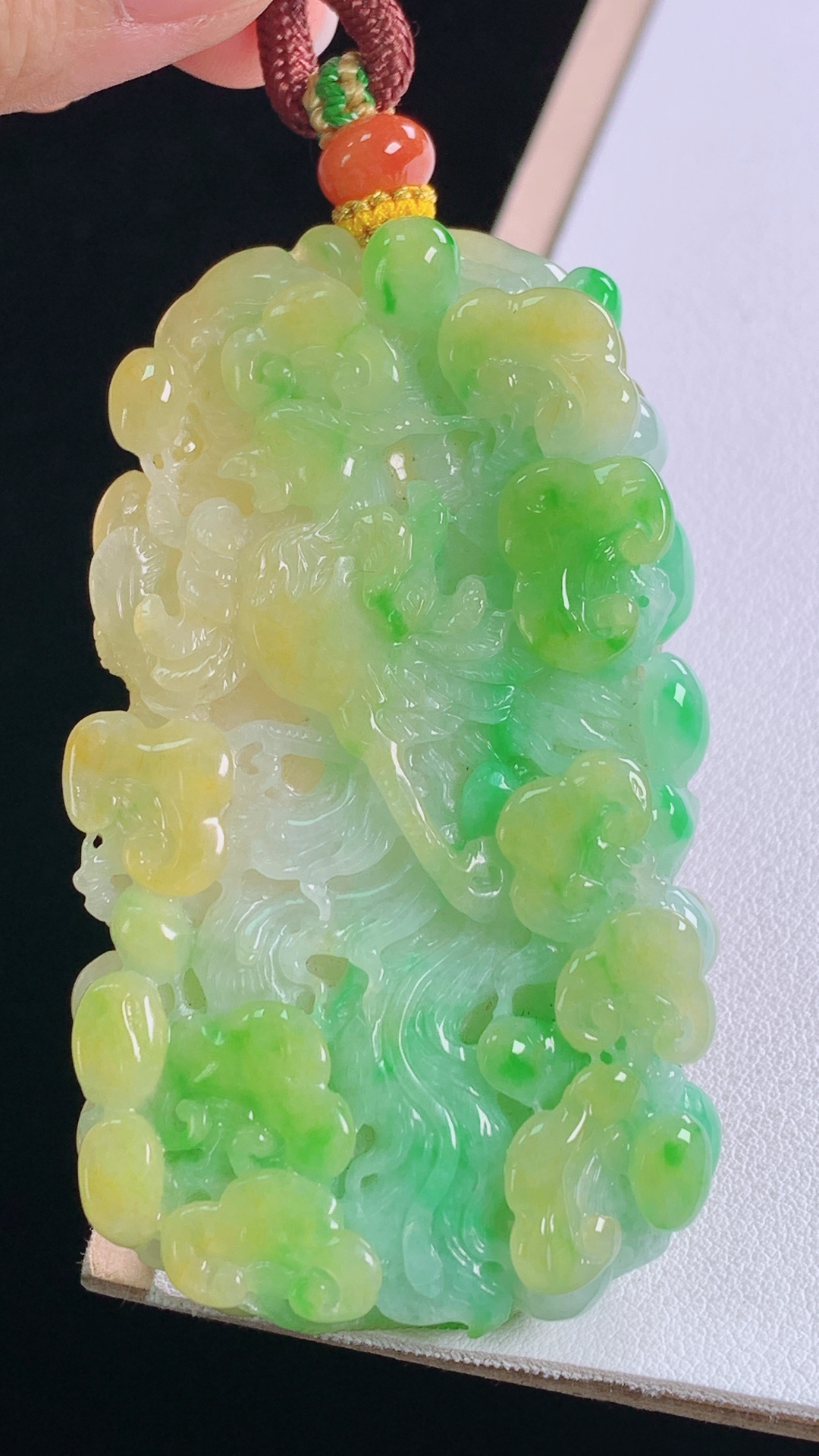 三彩凤凰 色彩丰富，雕工精湛，无裂 尺寸:69.2-41.1-12.9mm 4
