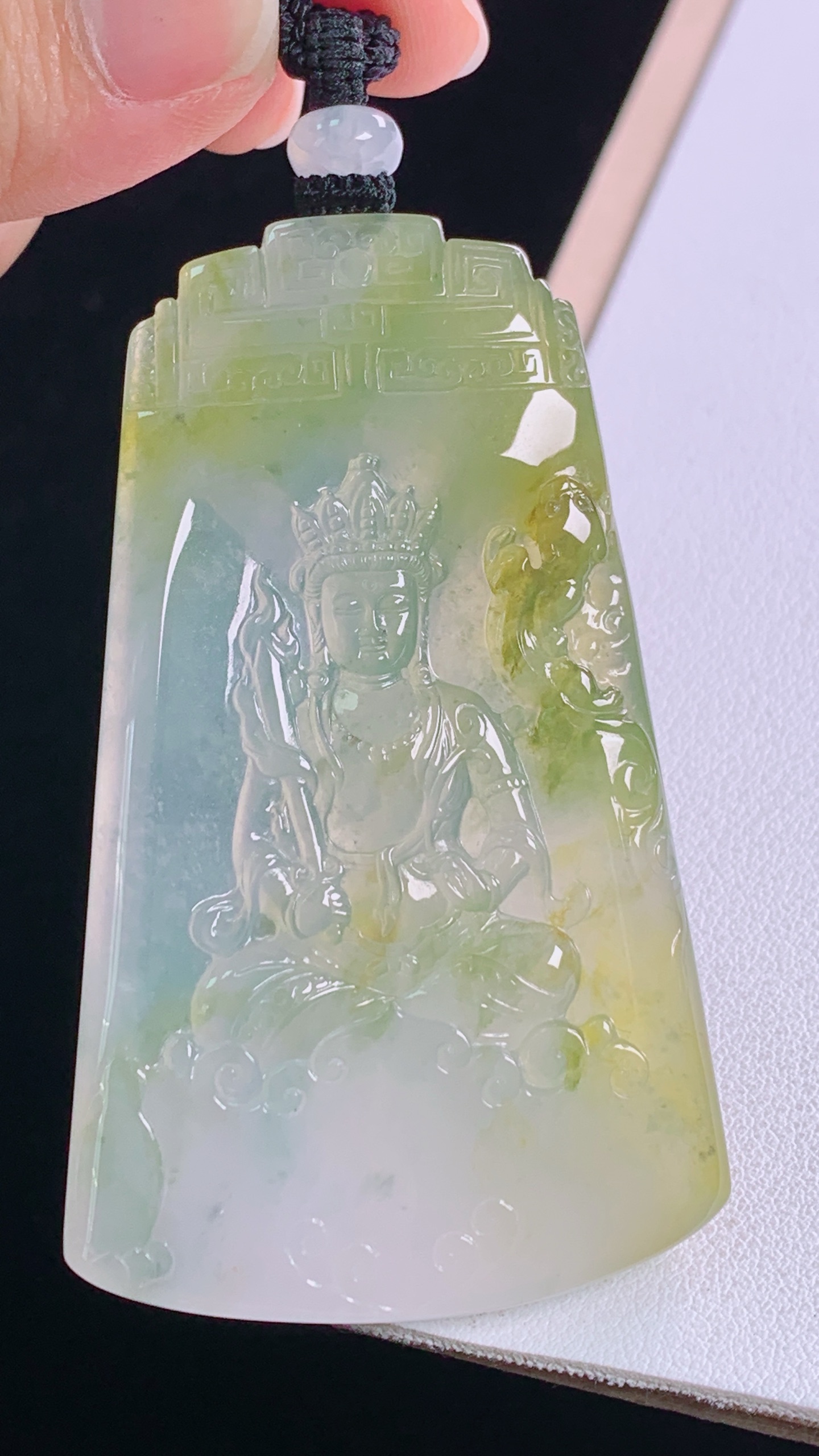 冰黄观音菩萨 天然黄翡，色泽鲜亮，无裂 尺寸:67.8-41.2-5.8mm 3