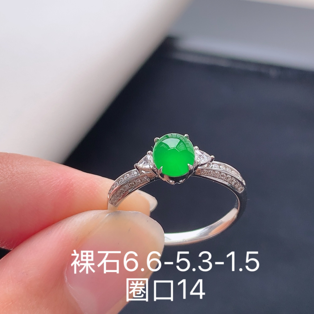 冰阳绿女戒。 品相喜悦，饱满底子细腻，佩戴优雅灵气货号67604，6.6-5.3-1.5