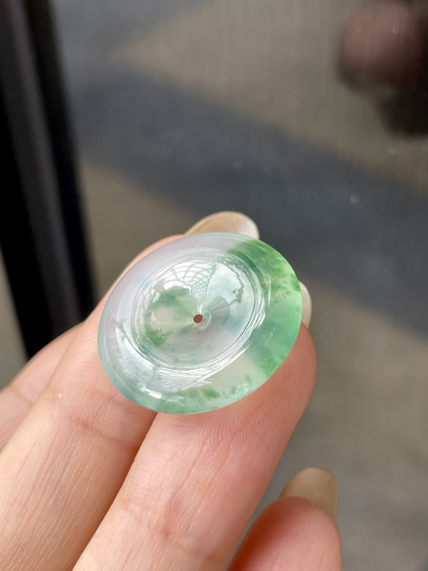冰飘绿平安扣 尺寸：31.6x4mm