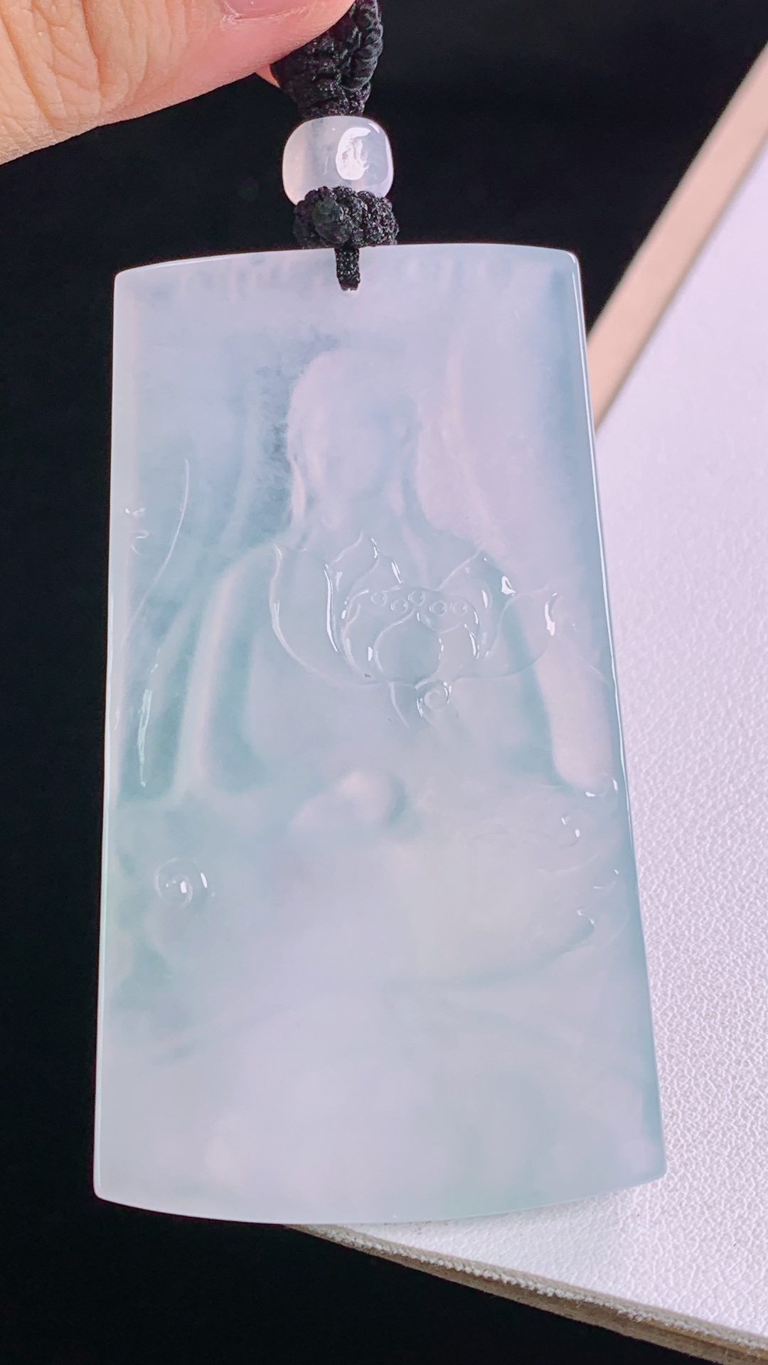 高冰大日如来 种水十足，冰透起光，无裂 尺寸:66.1-38.0-5.8mm 5