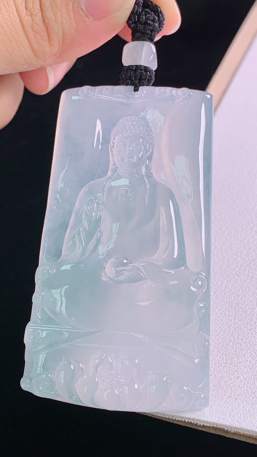 高冰大日如来 种水十足，冰透起光，无裂 尺寸:66.1-38.0-5.8mm 5