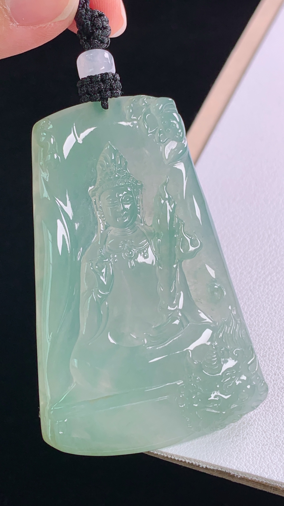 冰晴文殊菩萨 种色兼备，水润清爽， 尺寸:61.0-40.1-5.4mm 5