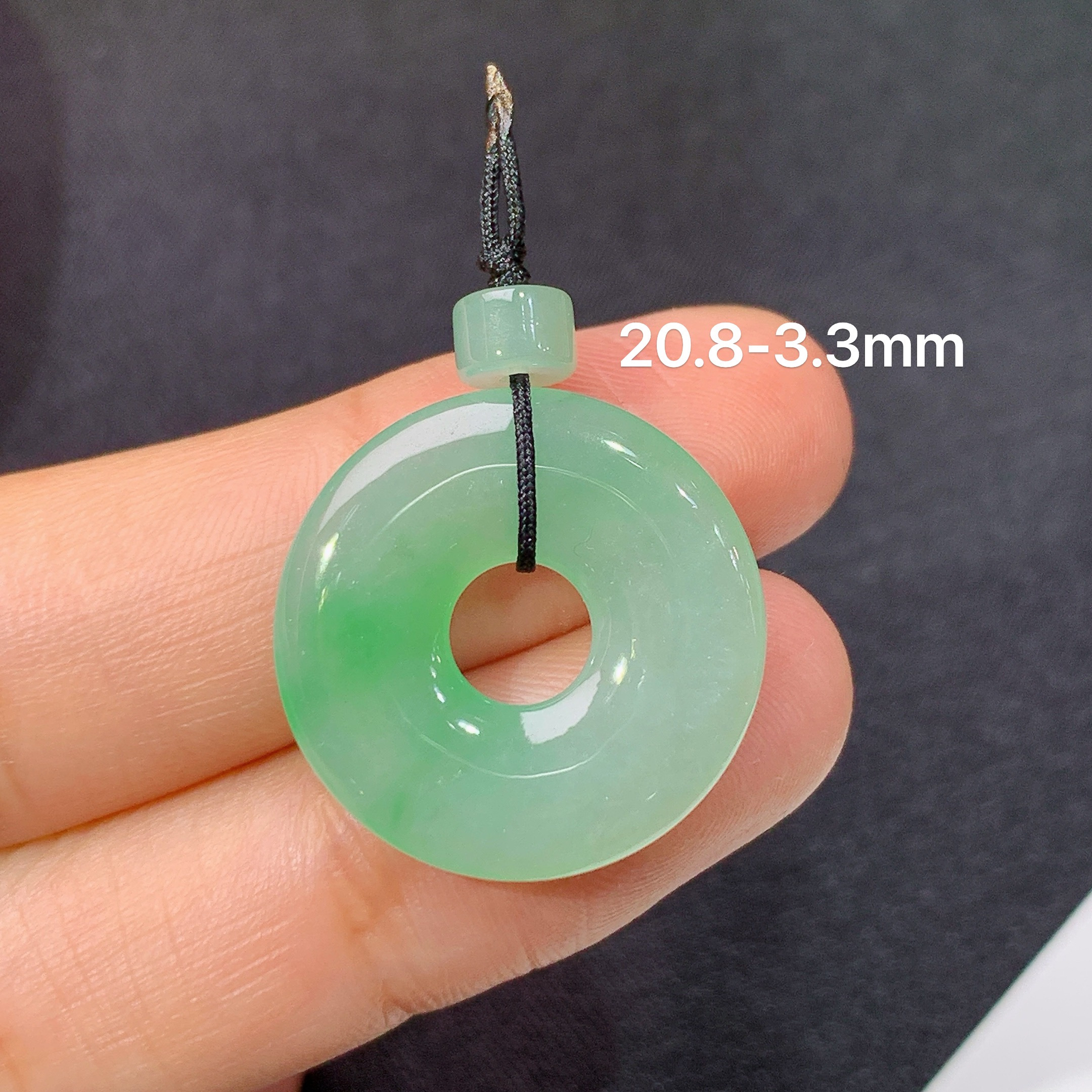 冰飘绿甜甜圈，镶嵌佳品，冰润细腻，种水足，001整体尺寸20.8*3.3