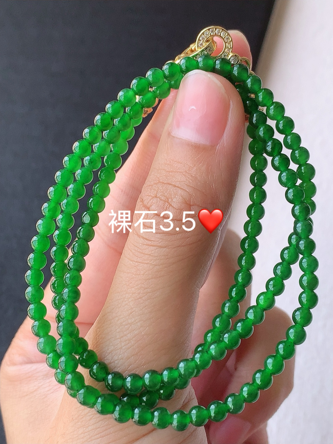 冰阳绿圆珠珠链色泽鲜艳 底子冰透水润 佩戴简单大方