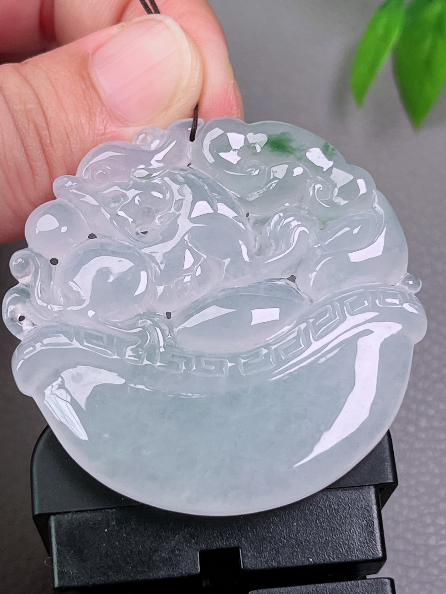 高冰种招财麒麟，无裂，油洁，冰透水润，起荧光，尺寸：50-48.9-5.9