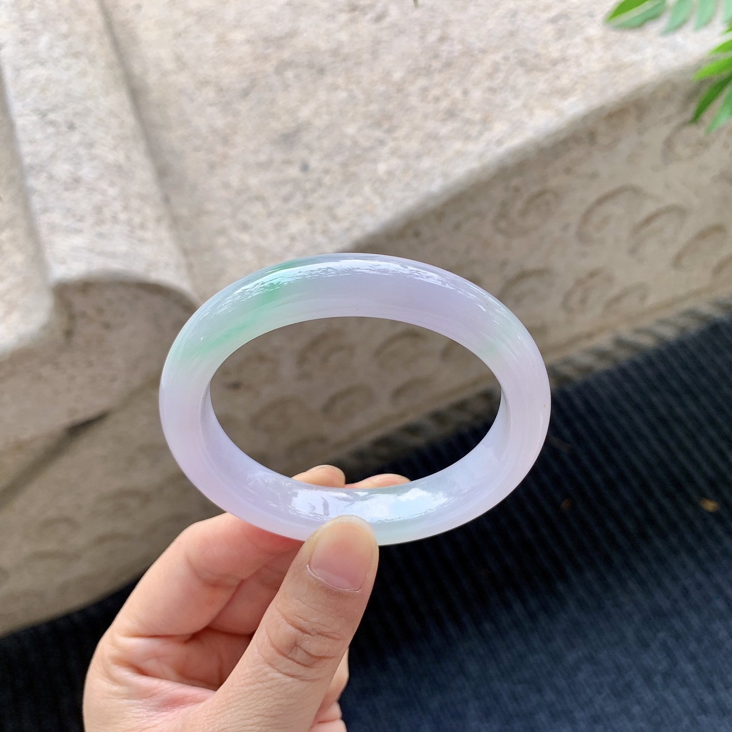 贵妃52 53【圈口】55/48.8/11.7/8.4【编码】BA060705【描述】春彩，水润，种老，细腻，打灯有絮线