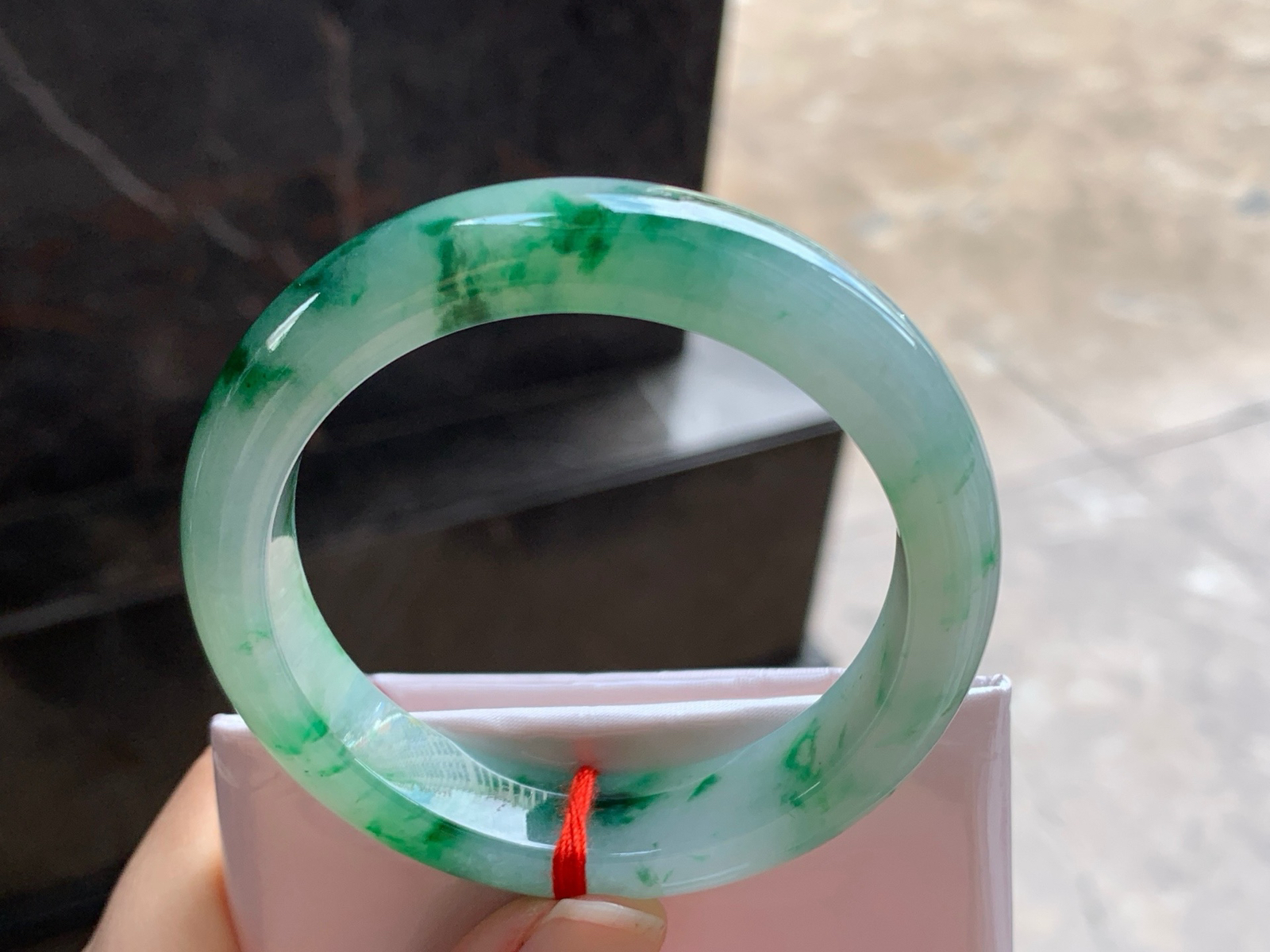 52-12-8.5
绿花手镯^_^玉质温润