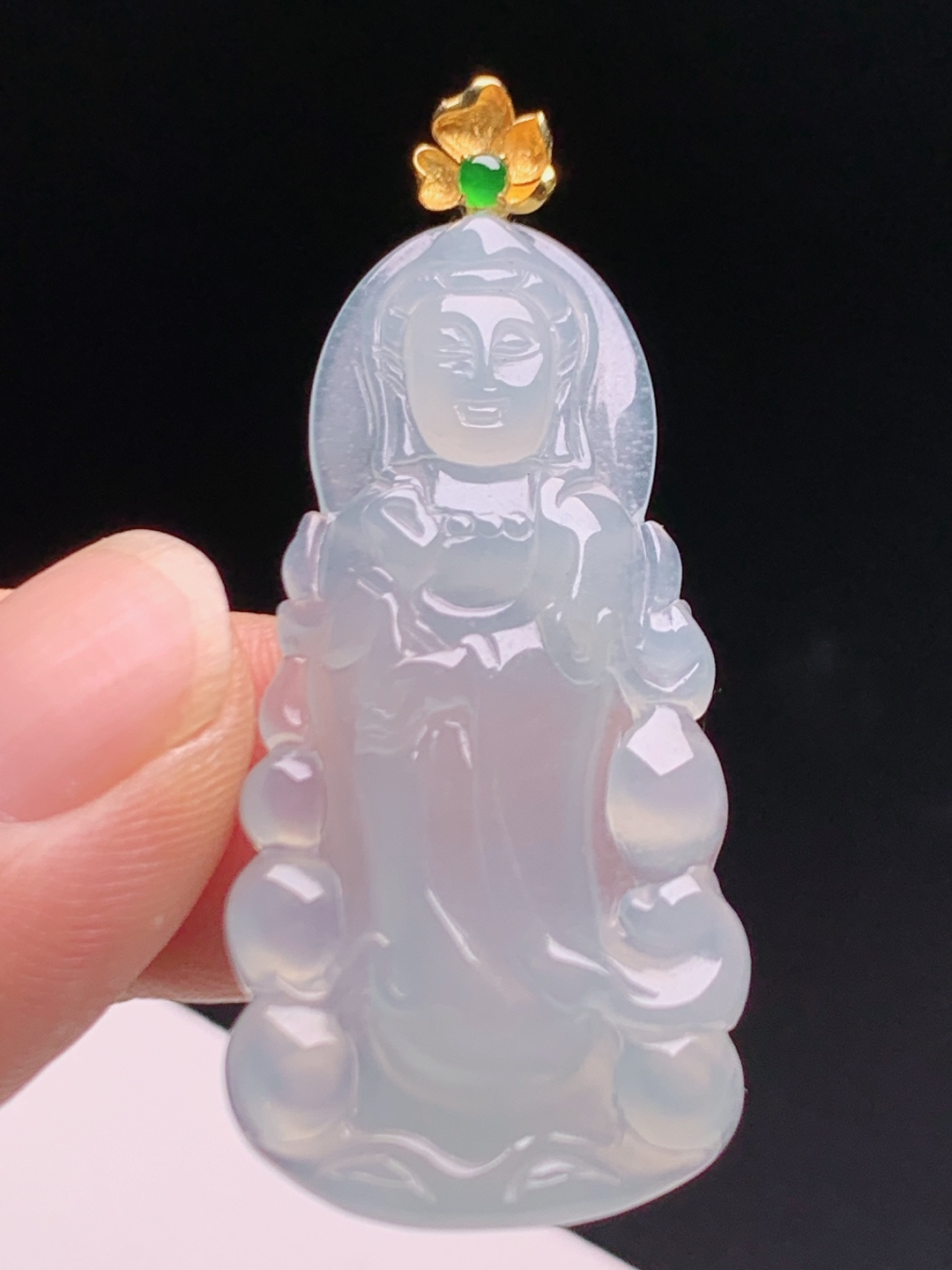 高冰站观音吊坠，通透莹润胶感十足，18K金镶正阳绿莲花扣，静心纳祥端庄大气，裸石41-20-4.34