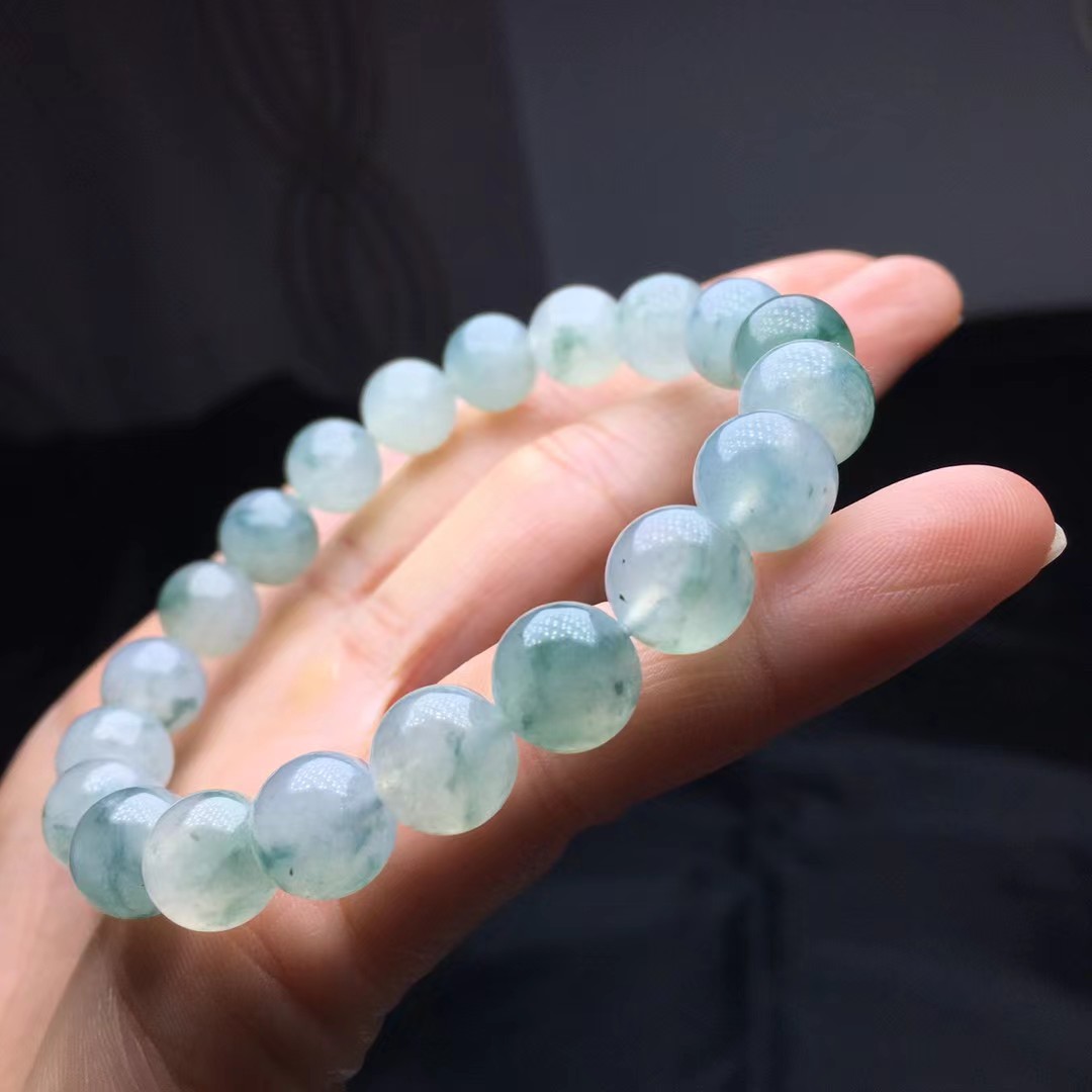 冰种飘花手串，卡10mm，20颗，种好，玉质细腻，均匀，花色耐看