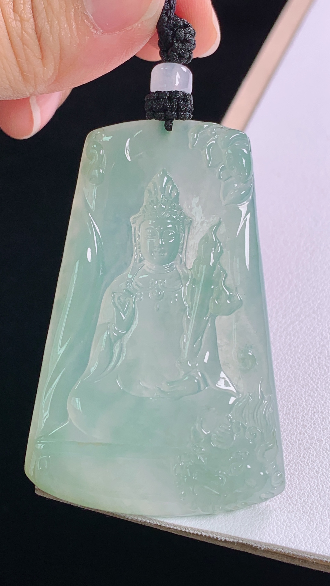 冰晴文殊菩萨 种色兼备，水润清爽， 尺寸:61.0-40.1-5.4mm 5