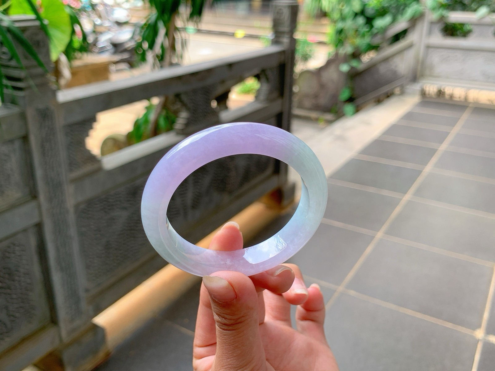 ｜53圈口
浓春彩，一大截妖紫的富贵感满满的，背面飘一抹枫叶红，增添一抹风味，