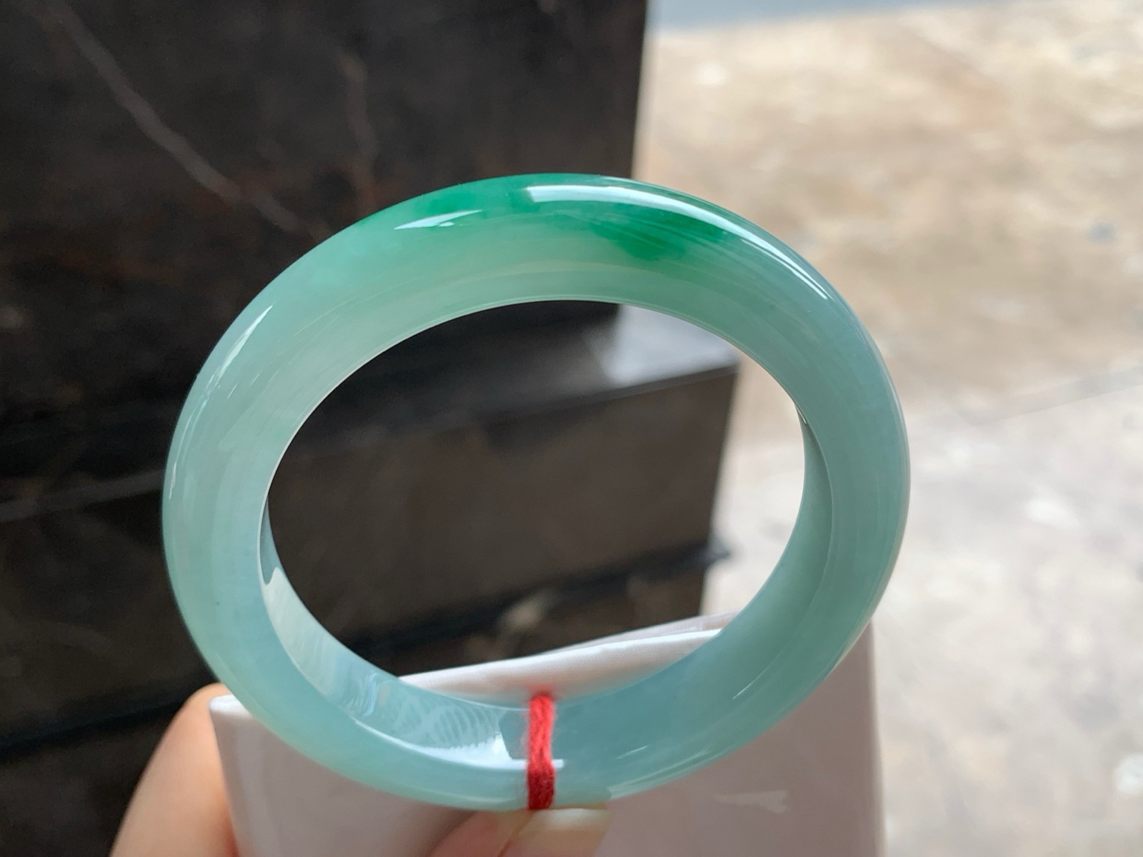 56-12-9.3
飘绿手镯^_^细腻