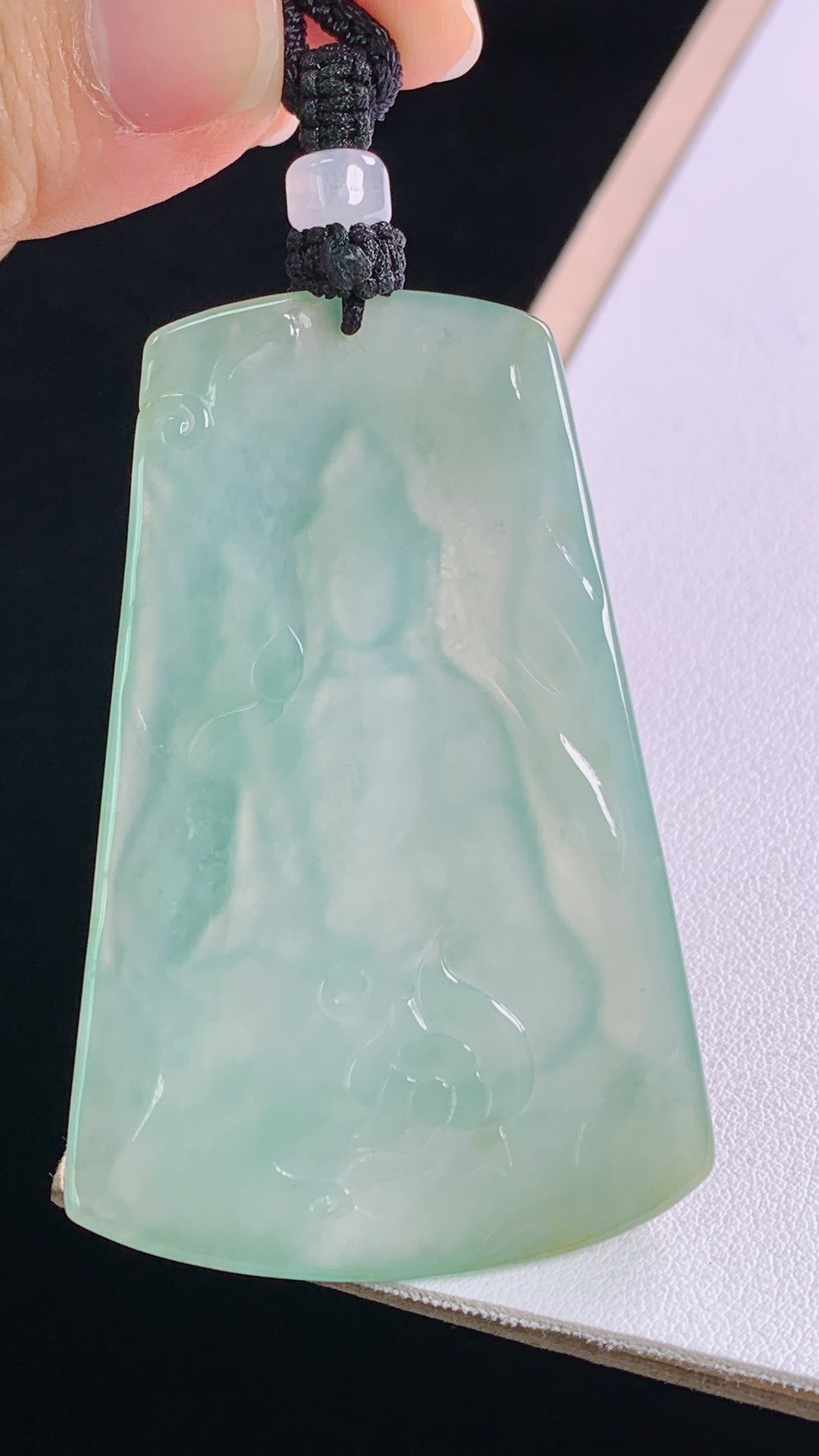 冰晴文殊菩萨 种色兼备，水润清爽， 尺寸:61.0-40.1-5.4mm 5