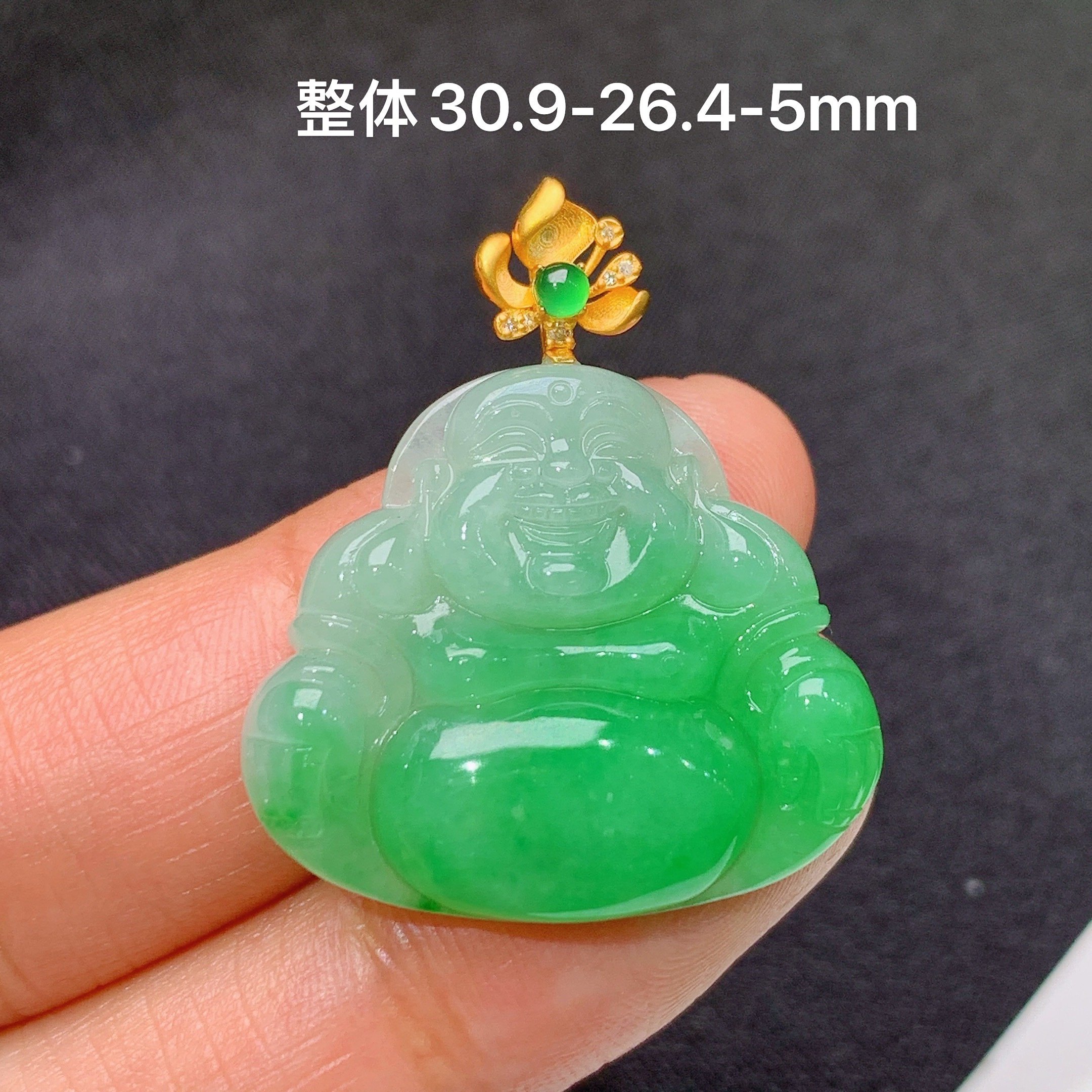冰飘绿笑佛吊坠，18k金镶嵌，冰润色阳，品相好，种水足，001 整体尺寸30.9*26.4*5