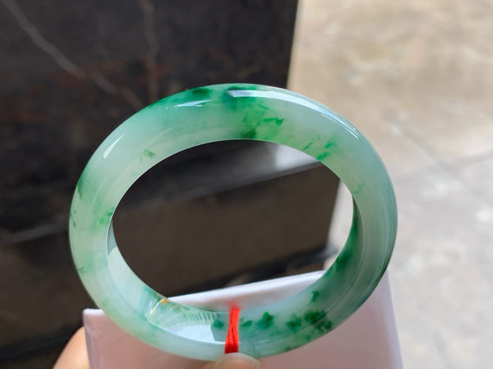 52-12-8.5
绿花手镯^_^玉质温润