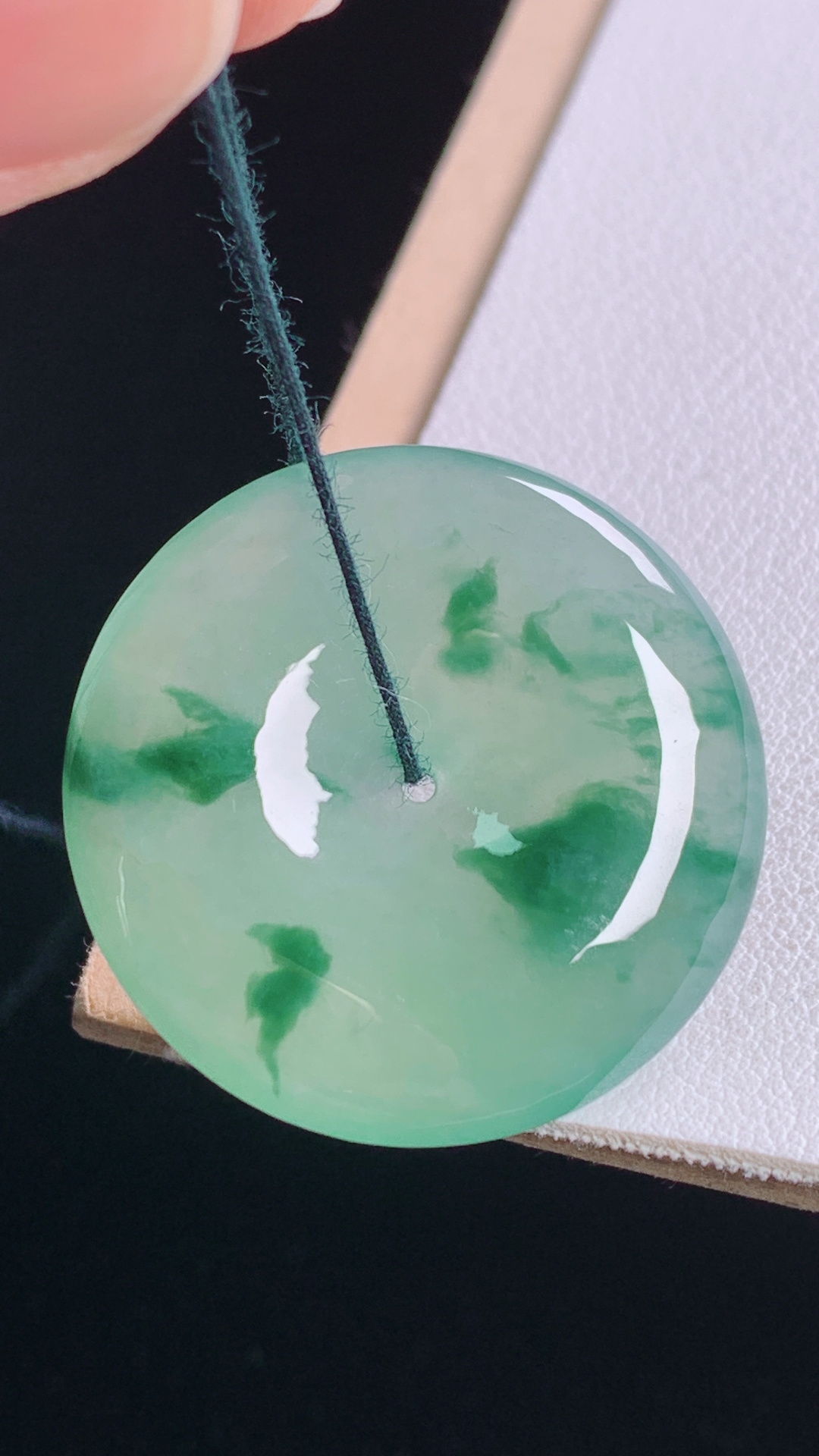 冰晴飘花平安扣 有种有色，花色灵动，无裂，尺寸:30.6-5.8mm