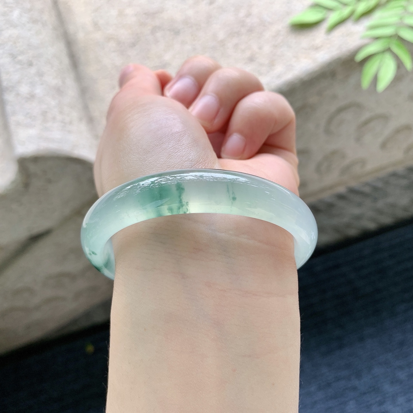 贵妃51 52 圈口54.4/45.2/12.2/7.5 编码GJ060752 冰种飘花，清透，水润，种老，细腻，打灯有纹絮