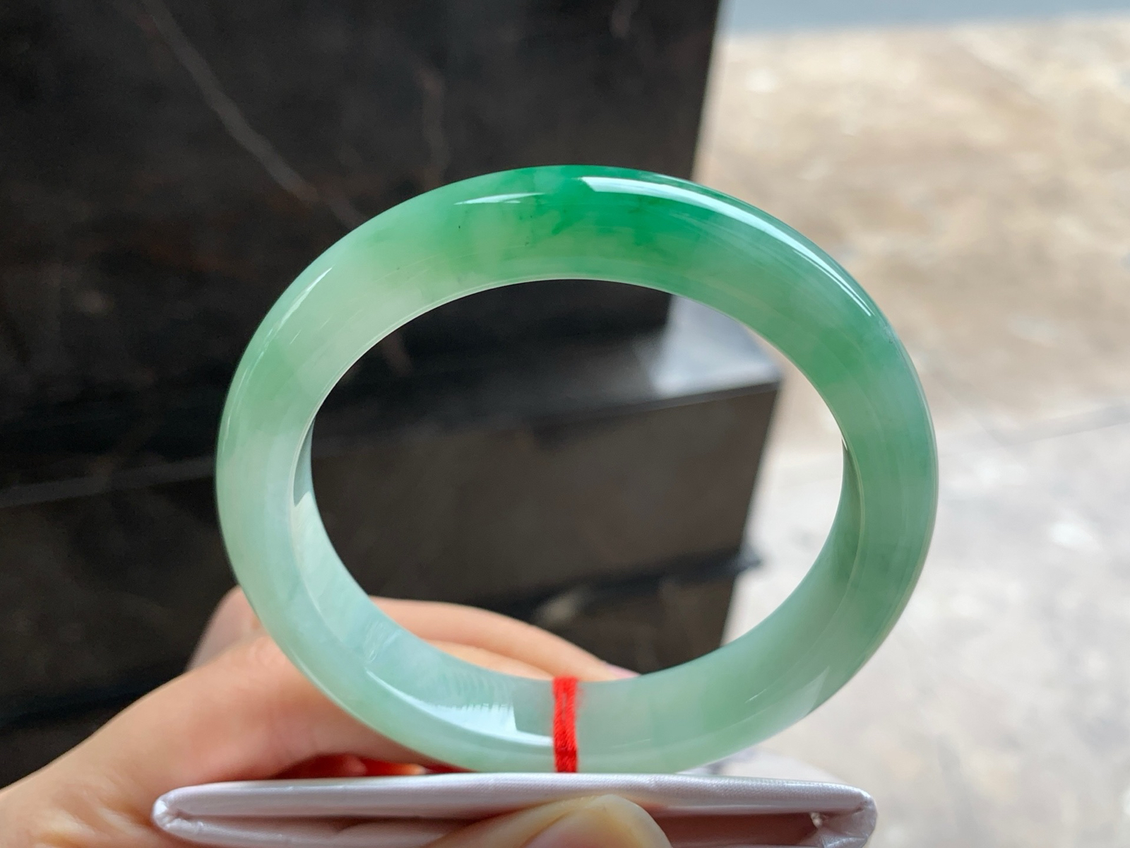56.5-11.8-8.3
绿色手镯^_^细腻清新