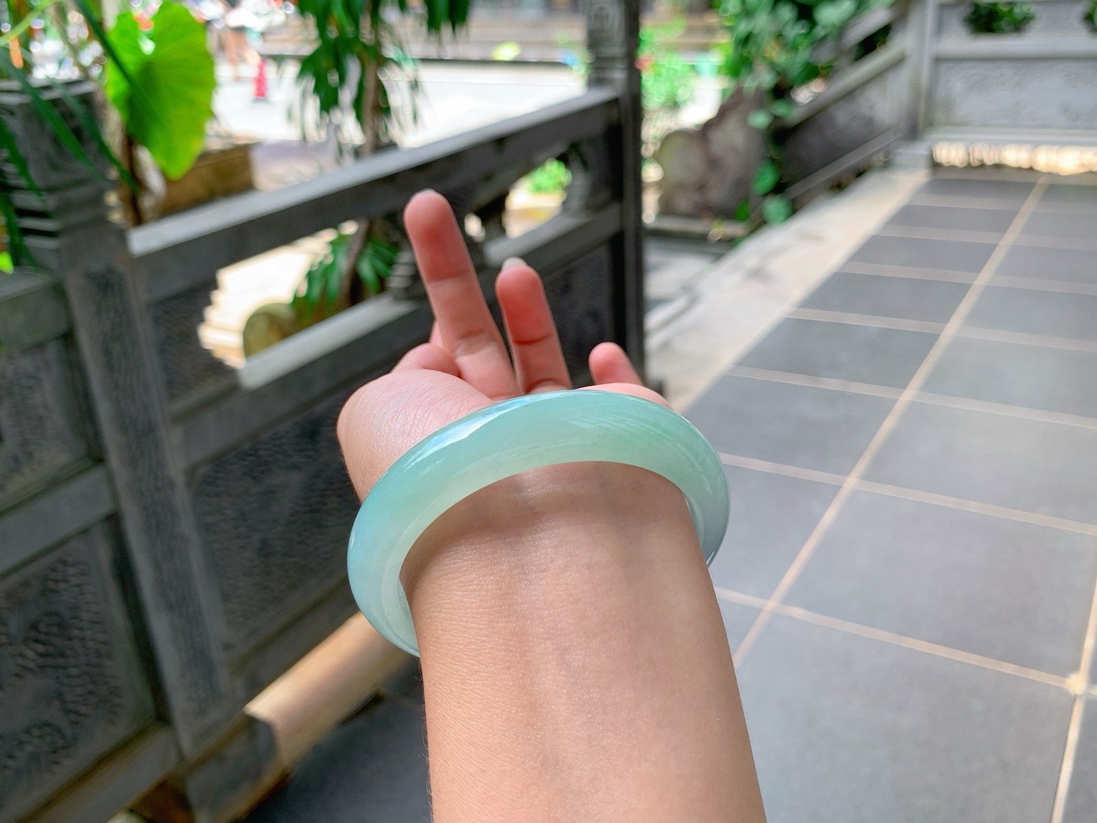 ｜57圈口
冰晴底，底妆胶胶冰冰润润的，飘一丝丝绿花，清新淡雅