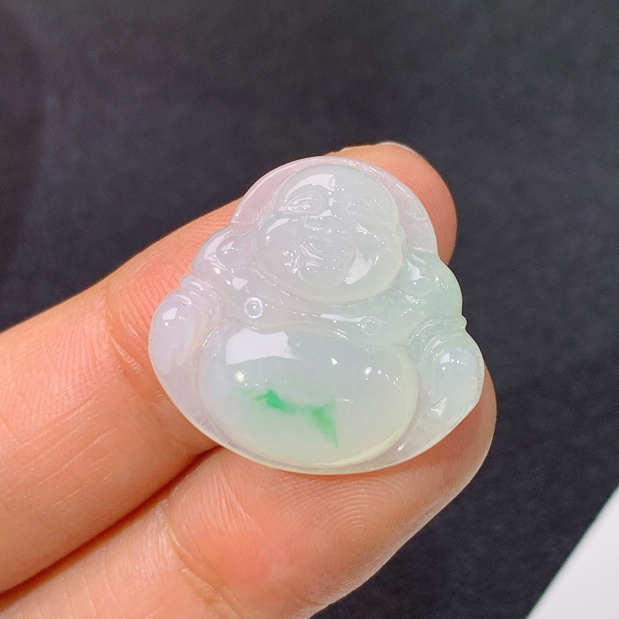 冰飘绿笑佛，冰润细腻，品相好，种水足，001整体尺寸20.2*21.2*4.7