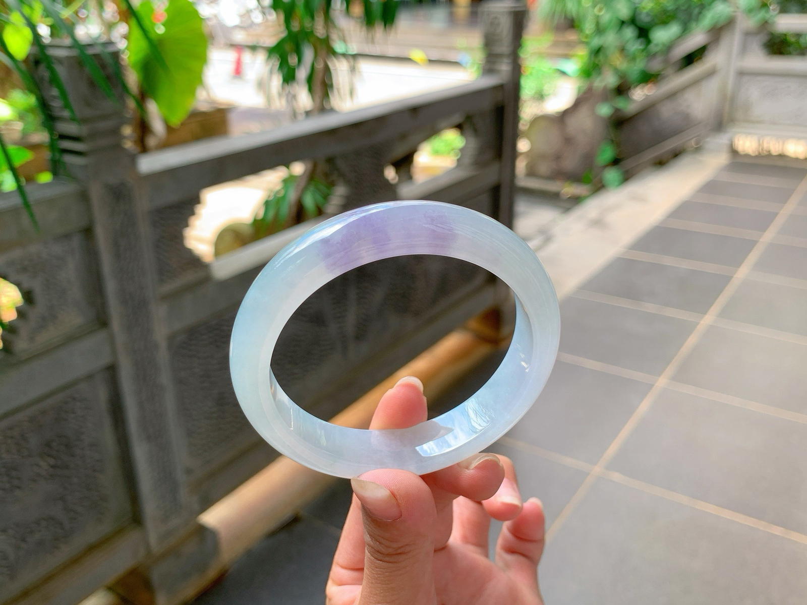 ｜60圈口
冰蓝底，飘薰衣草花，像极了一幅画，整体水润透亮，如诗如画，