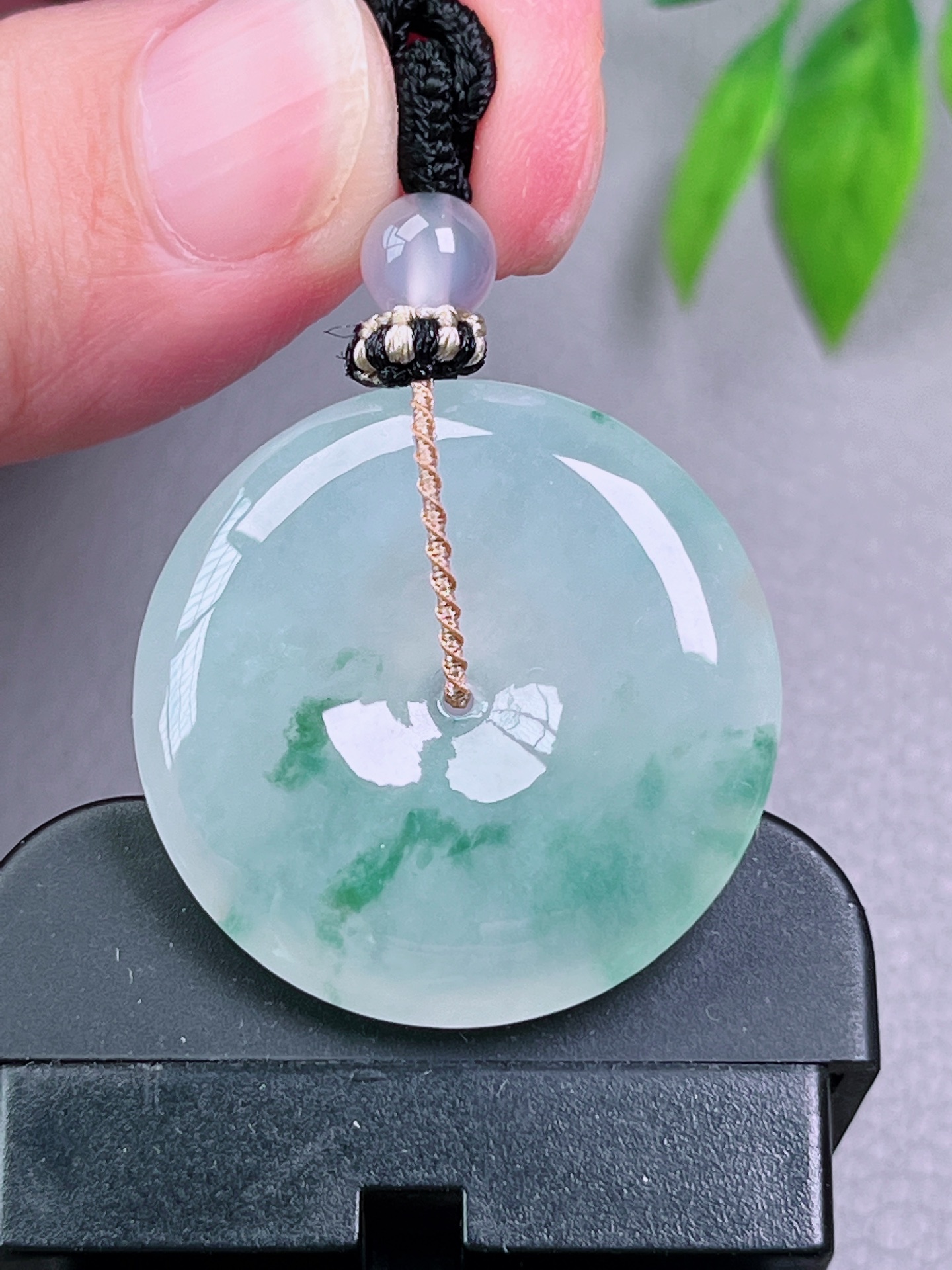 高冰种飘花平安扣，无裂，油洁，冰透水润，起荧光，尺寸：29.5-6.1