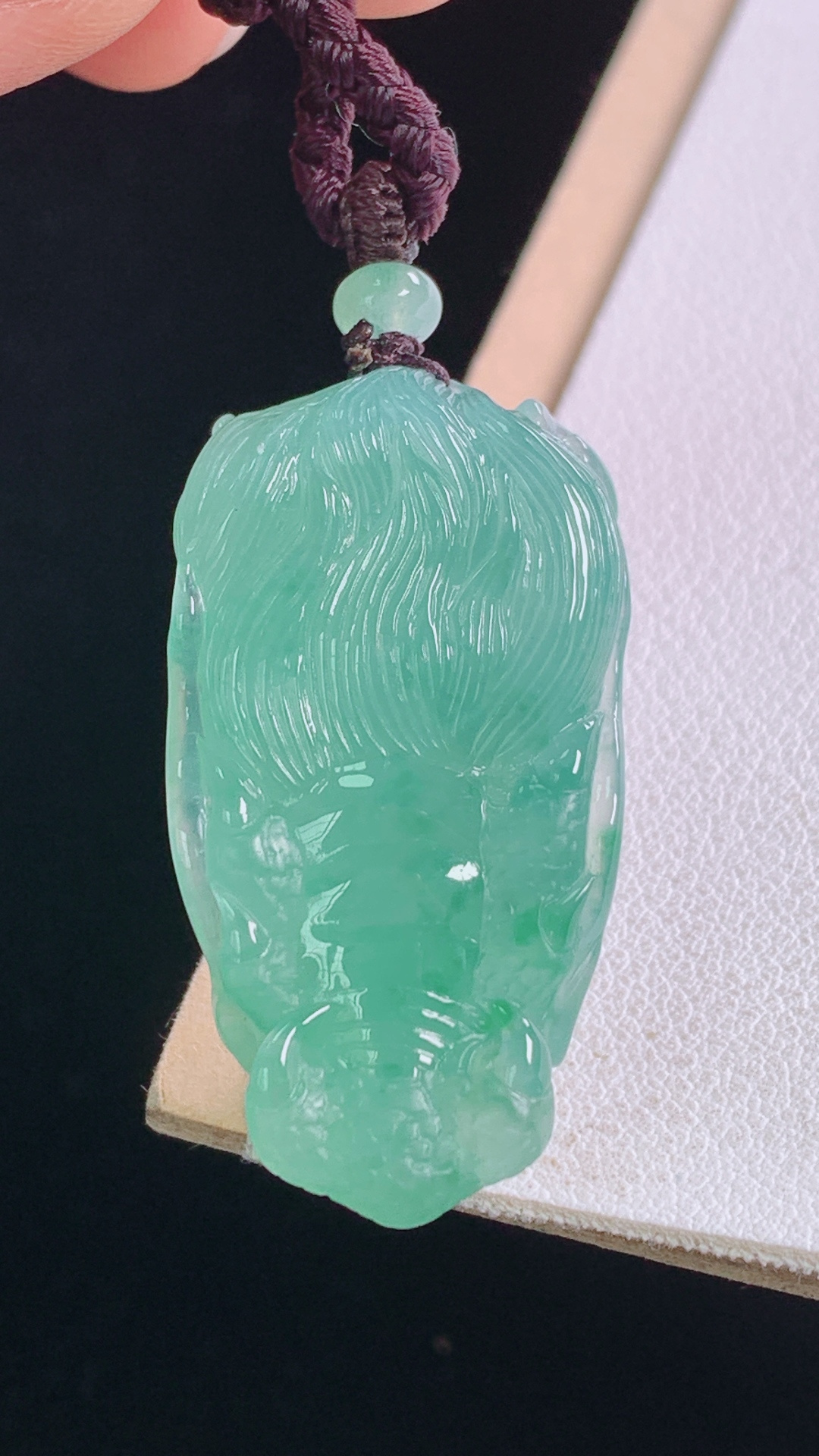 冰蓝龙牌 种色兼备，雕工精细，霸气，无裂 尺寸:36.6-19.6-12.0mm