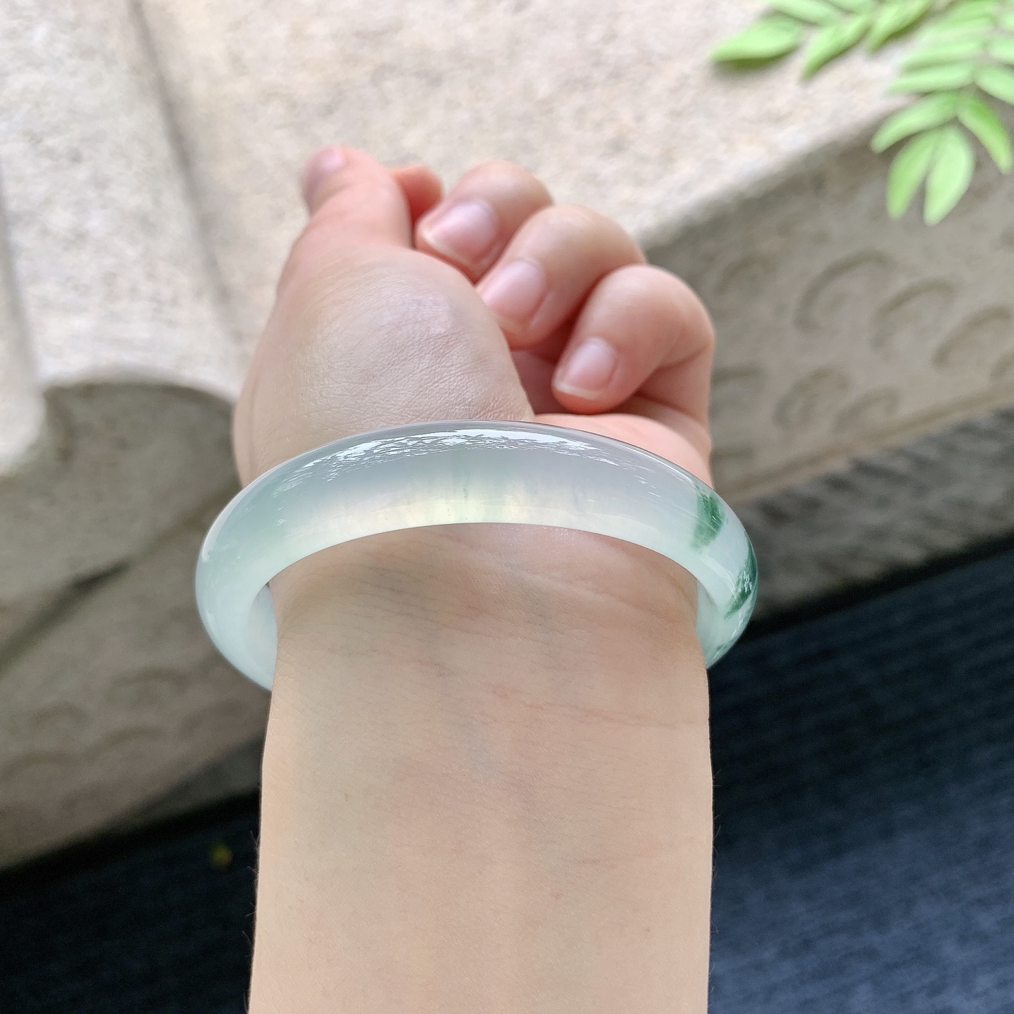 贵妃51 52 圈口54.4/45.2/12.2/7.5 编码GJ060752 冰种飘花，清透，水润，种老，细腻，打灯有纹絮