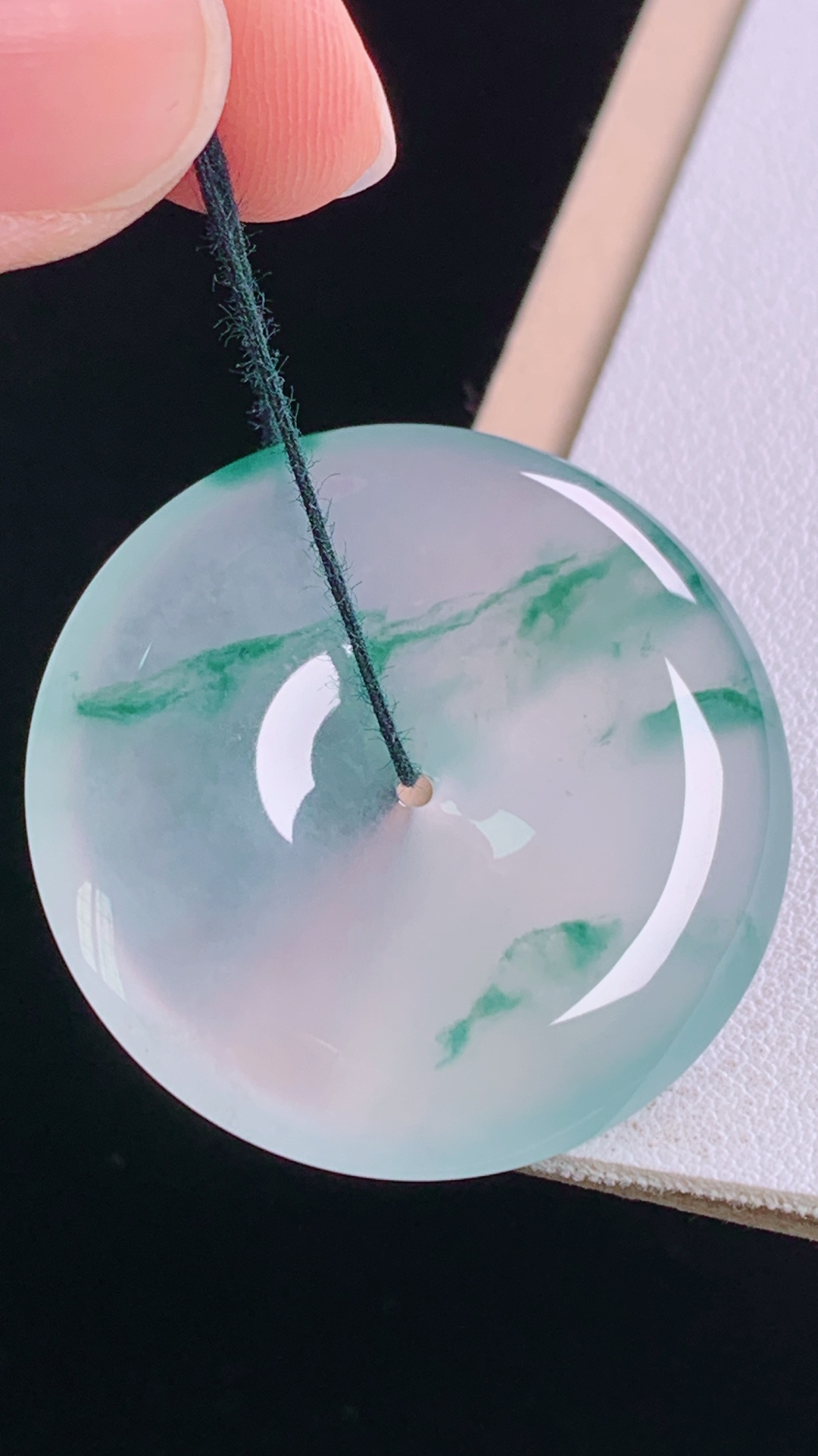 ️高品质 高冰飘花平安扣 种水，冰透起光，花色灵动，无裂 尺寸:34.2-5.9mm