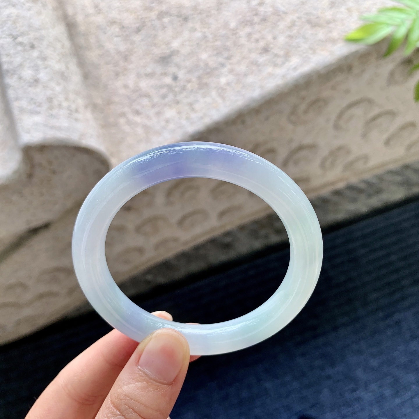 圆条52 53【圈口】53.8/9.3/9【编码】B2060777【描述】细糯飘紫，水润，种老，细腻，无裂