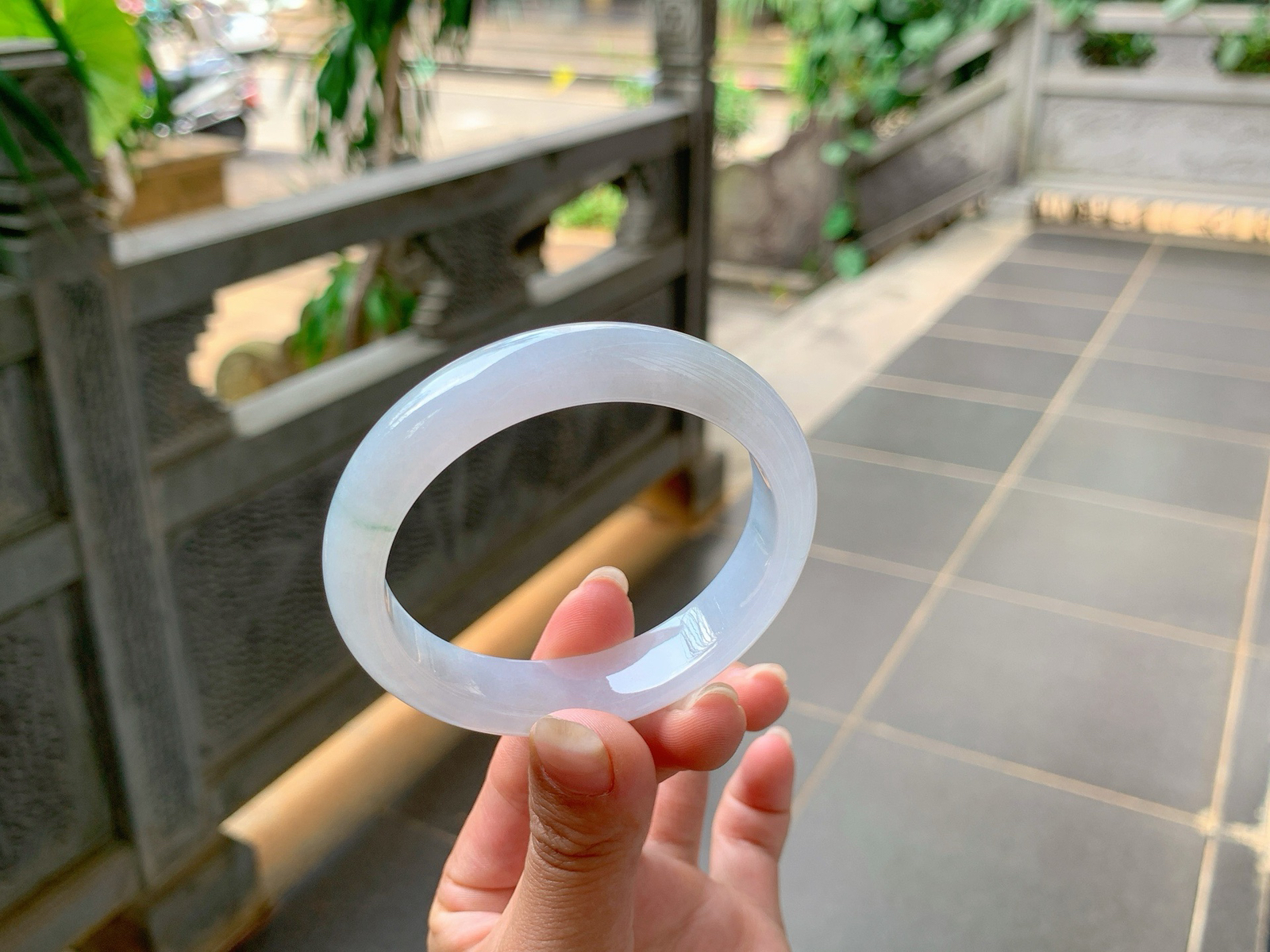 ｜54圈口
淡淡的春底色，飘绿丝丝花，底妆胶胶润润的，仙嫩清爽，