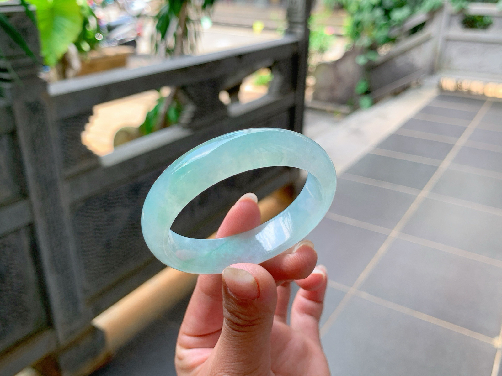 ｜50圈口
冰晴底贵妃手镯，飘绿花，像飞舞的小精灵，特别的小清新，