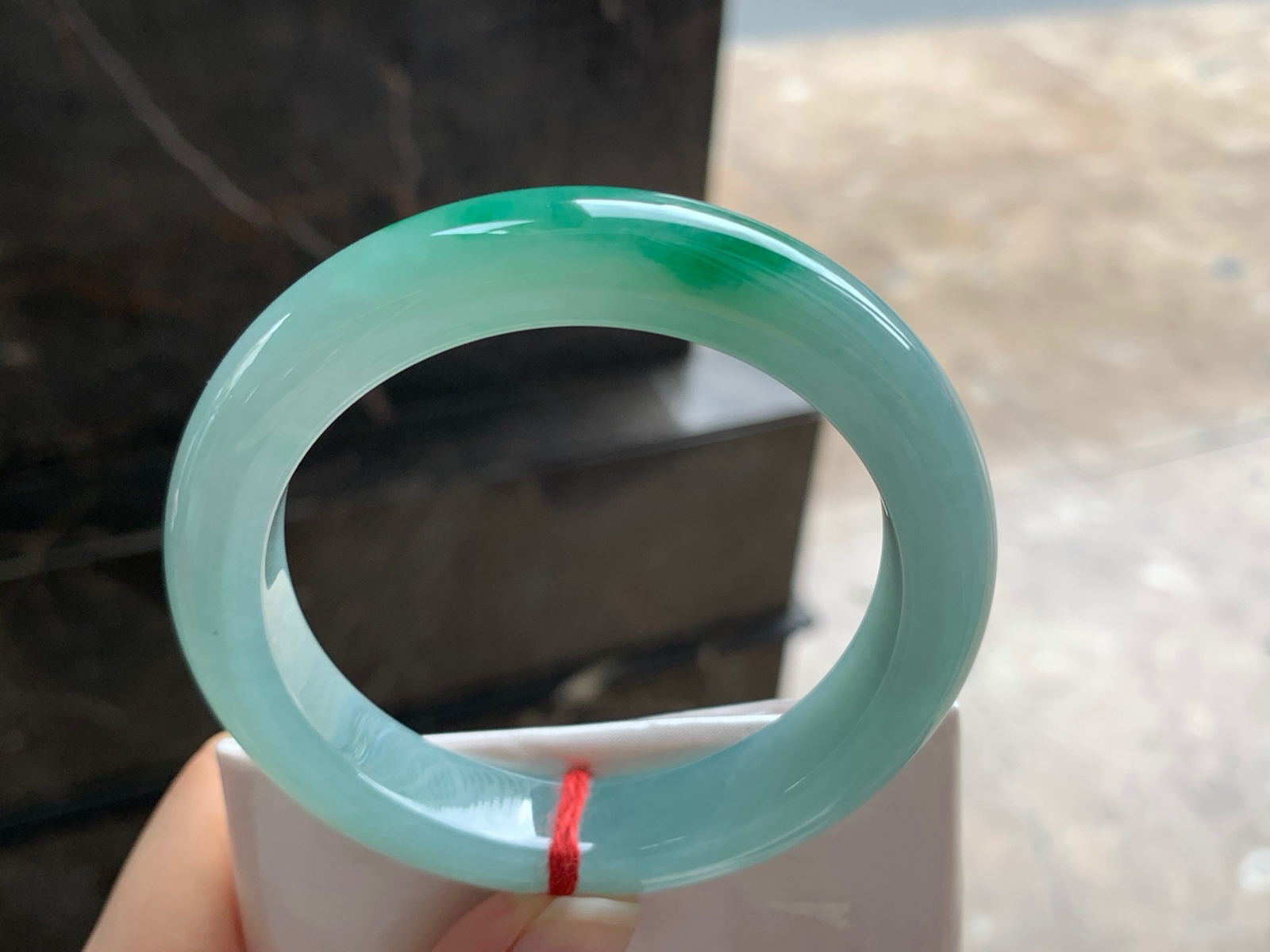 56-12-9.3
飘绿手镯^_^细腻