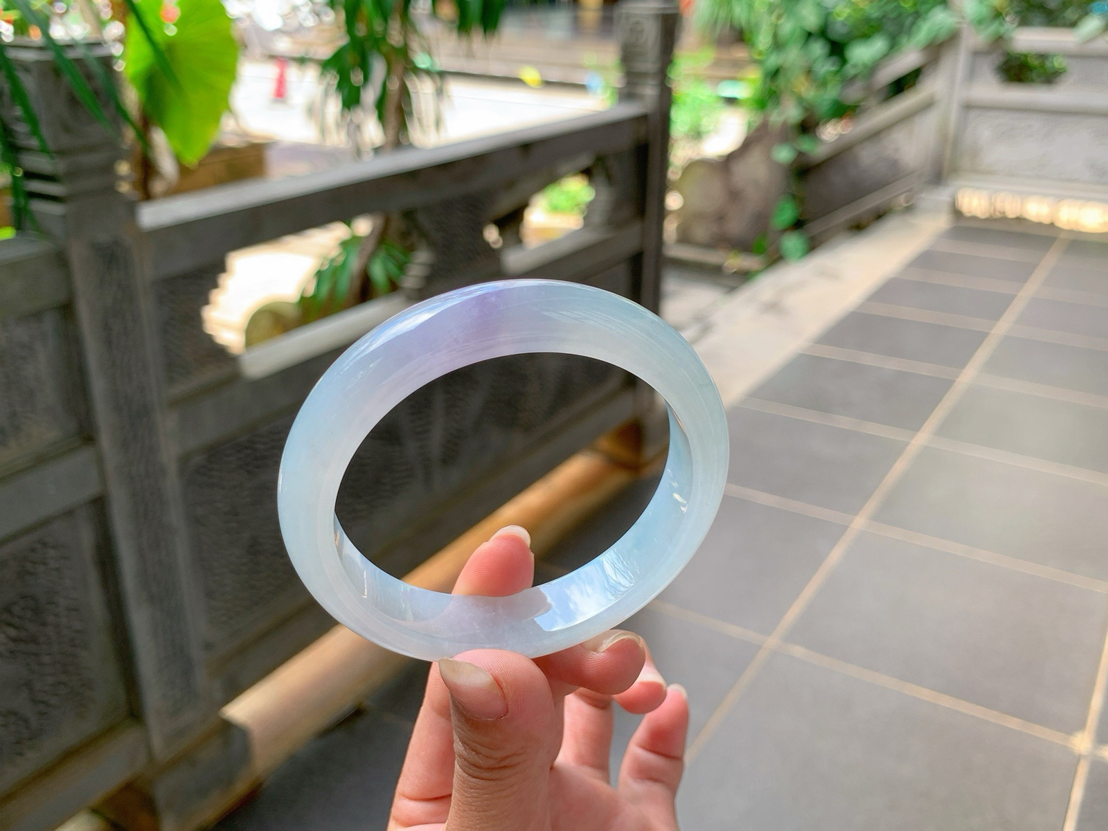 ｜60圈口
冰蓝底，飘薰衣草花，像极了一幅画，整体水润透亮，如诗如画，