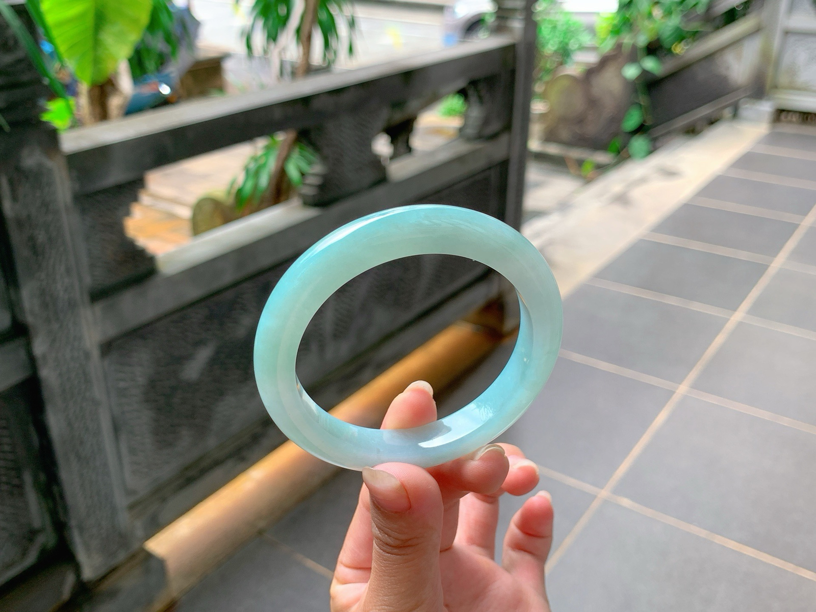 ｜57圈口
冰蓝晴，肉质特别的细腻，整体温和端庄，像一片平静的湖水